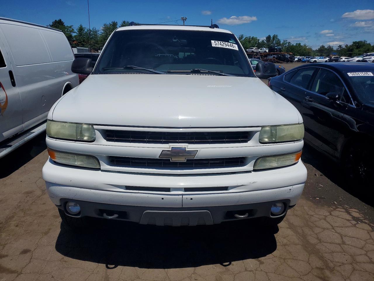 2002 Chevrolet Suburban K1500 White vin: 3GNFK16ZX2G361371