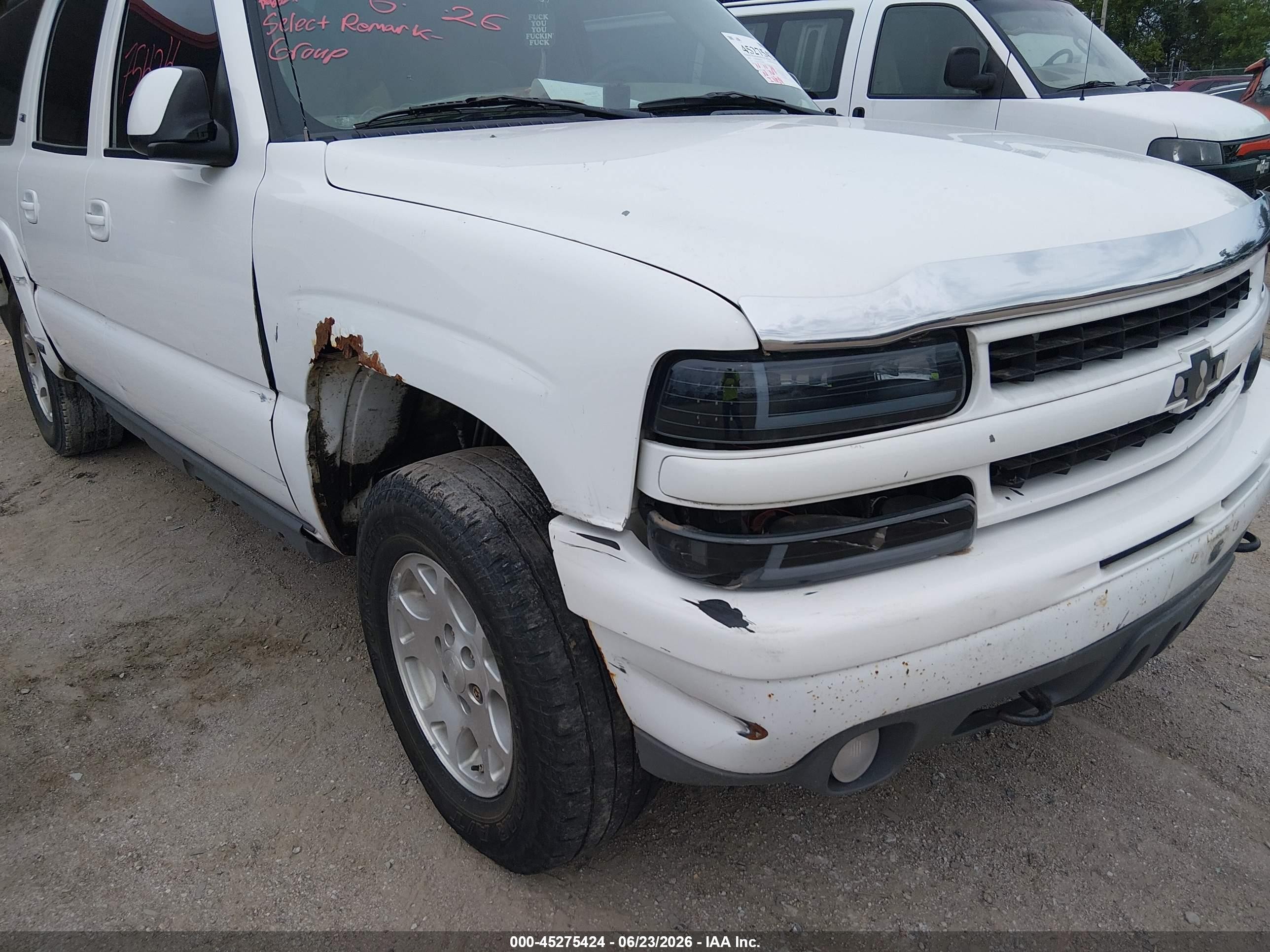 2005 Chevrolet Suburban 1500 Z71 White vin: 3GNFK16ZX5G141832