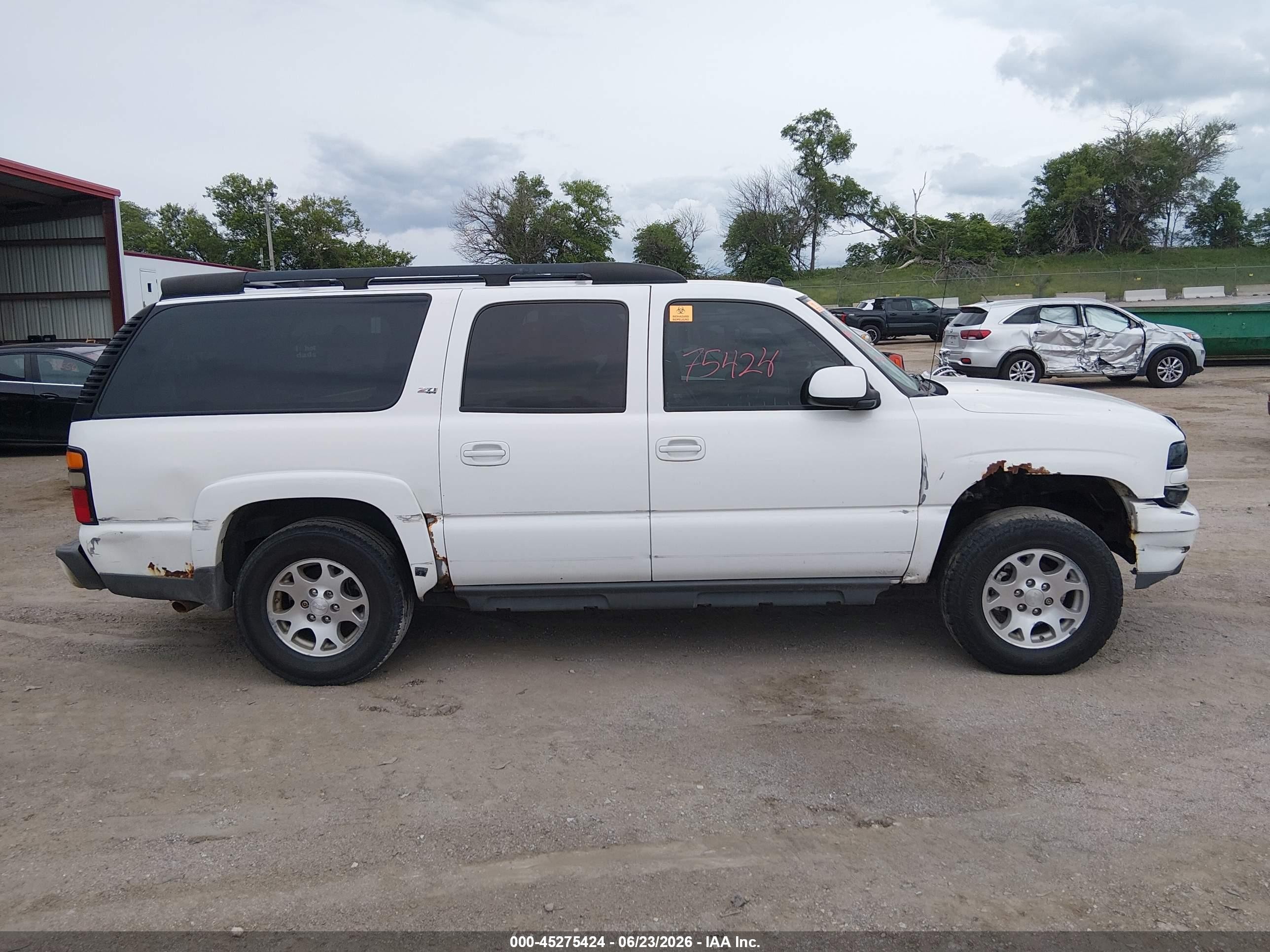 2005 Chevrolet Suburban 1500 Z71 White vin: 3GNFK16ZX5G141832