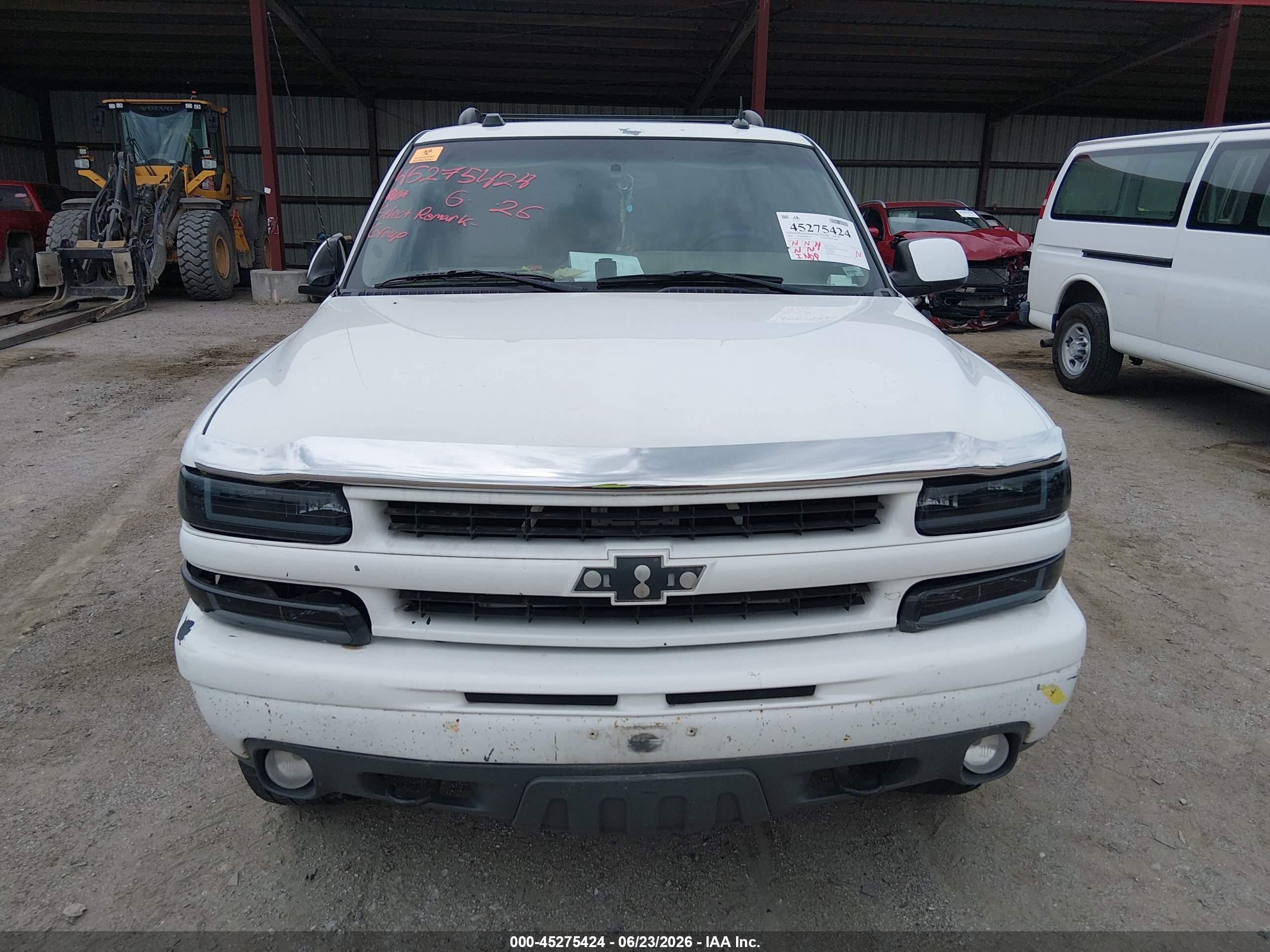 2005 Chevrolet Suburban 1500 Z71 White vin: 3GNFK16ZX5G141832
