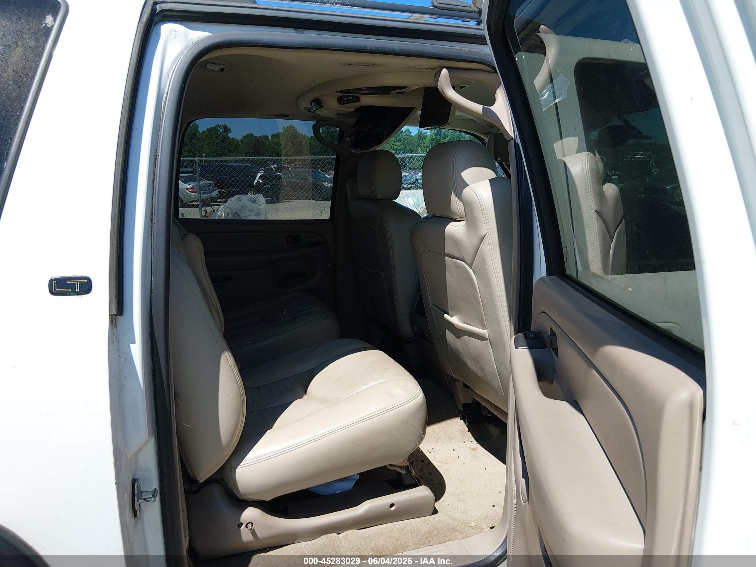 2005 Chevrolet Suburban 1500 Lt White vin: 3GNFK16ZX5G236410