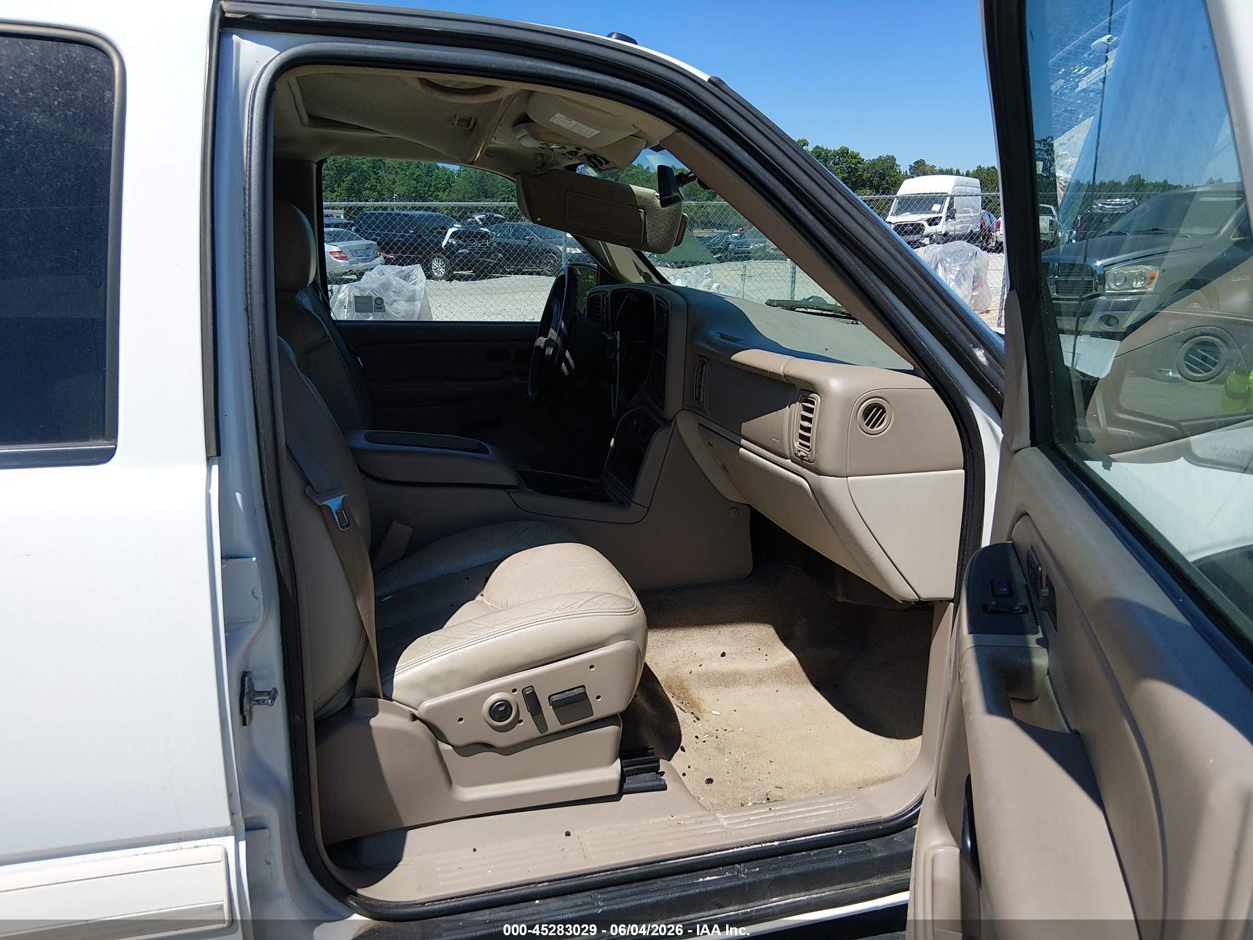 2005 Chevrolet Suburban 1500 Lt White vin: 3GNFK16ZX5G236410