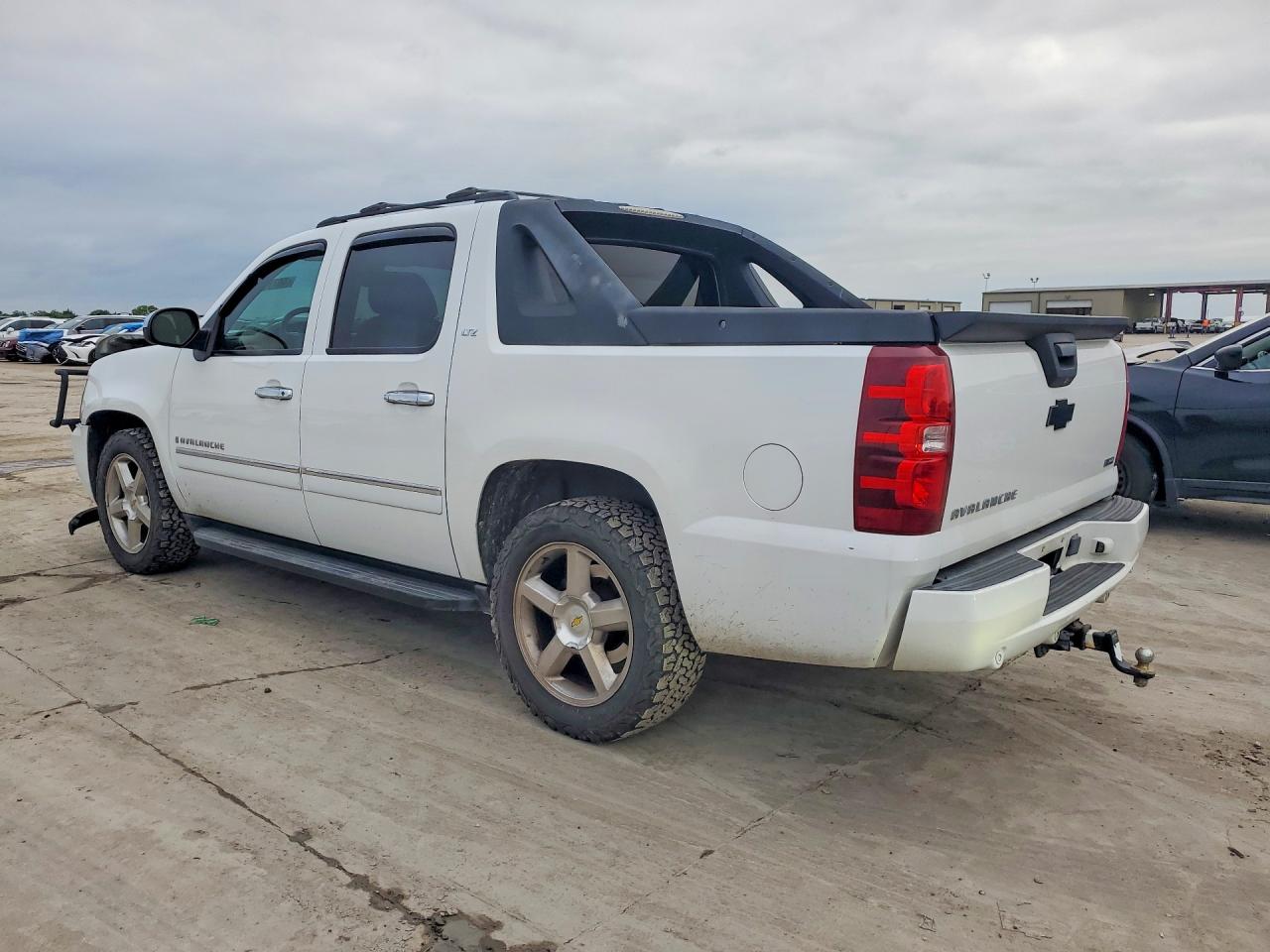 2009 Chevrolet Avalanche K1500 Ltz White vin: 3GNFK32009G172466