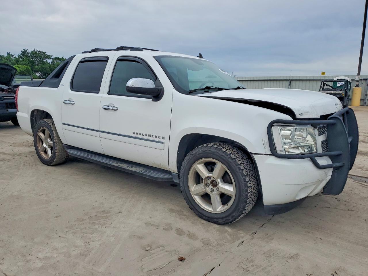 2009 Chevrolet Avalanche K1500 Ltz White vin: 3GNFK32009G172466