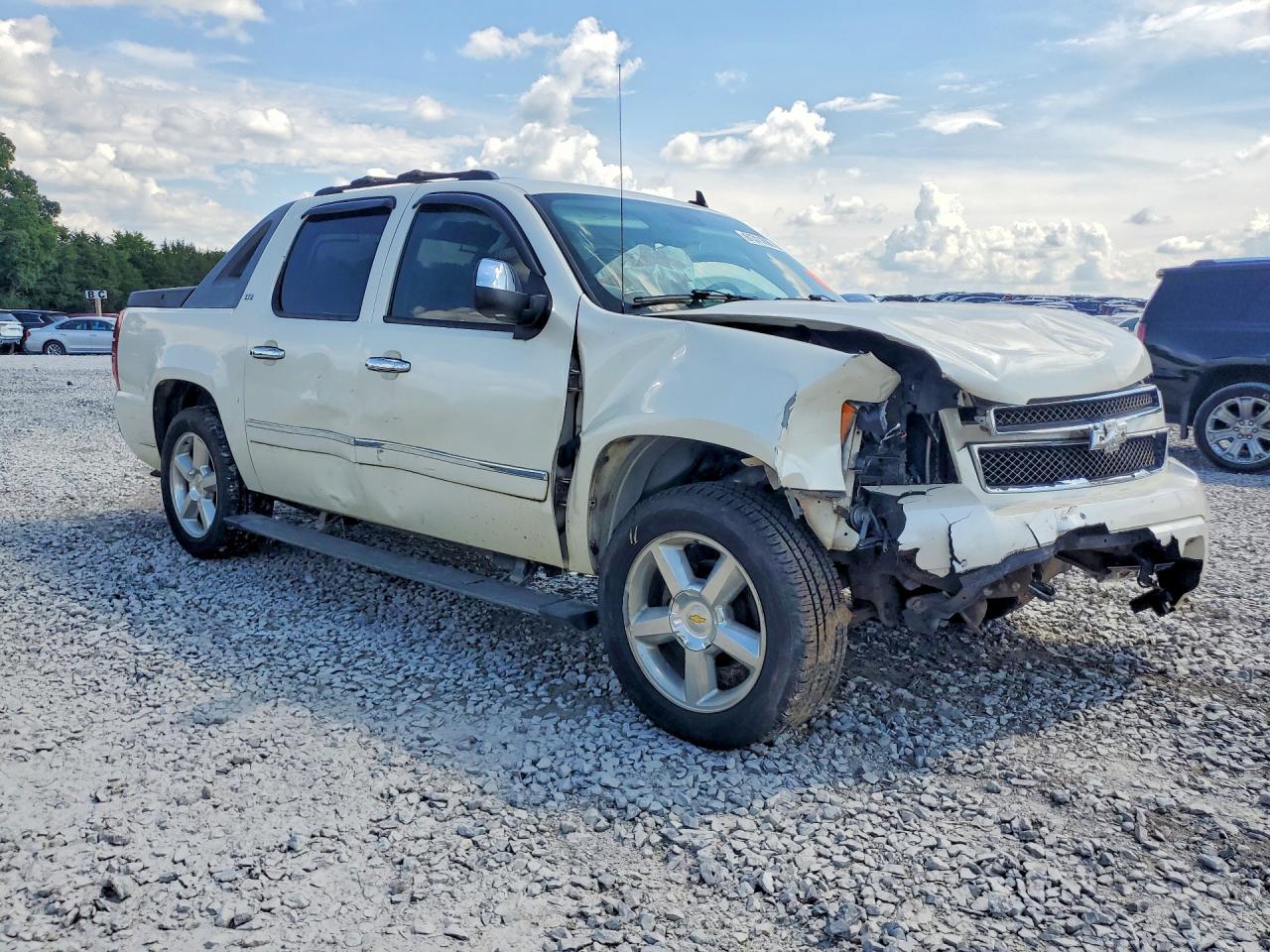 2009 Chevrolet Avalanche K1500 Ltz White vin: 3GNFK32019G281678