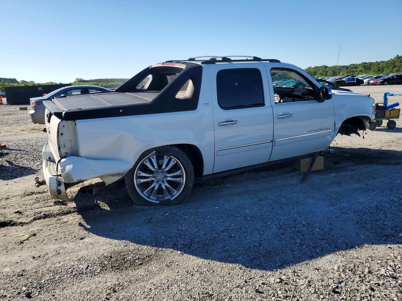 2009 Chevrolet Avalanche K1500 Ltz White vin: 3GNFK32069G149094