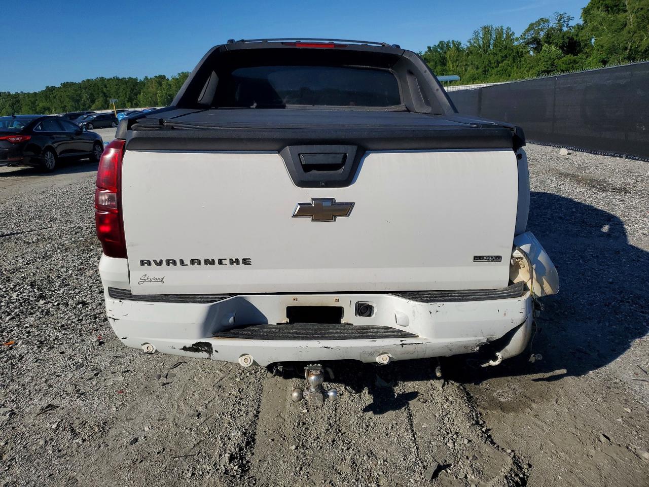 2009 Chevrolet Avalanche K1500 Ltz White vin: 3GNFK32069G149094