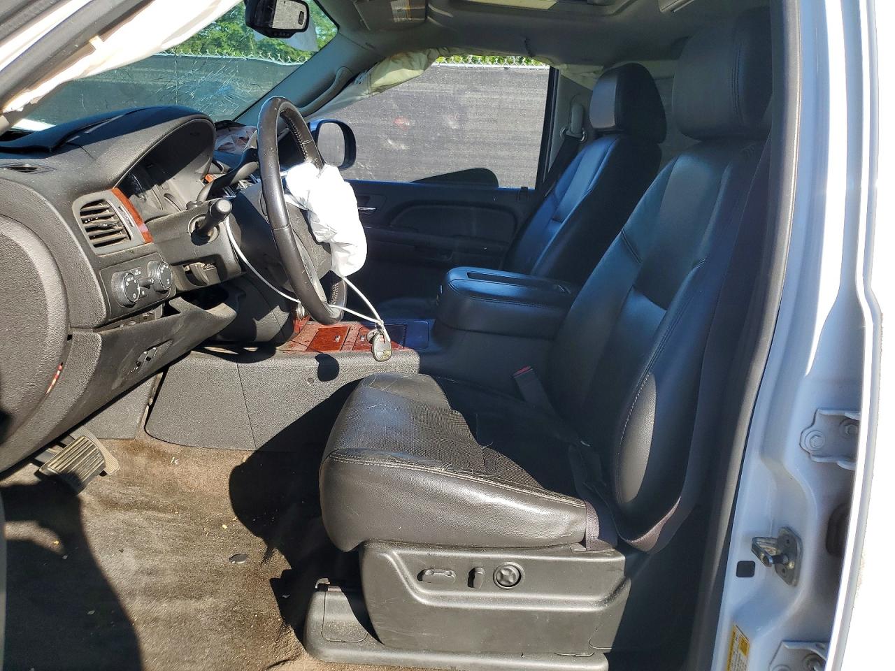 2009 Chevrolet Avalanche K1500 Ltz White vin: 3GNFK32069G149094