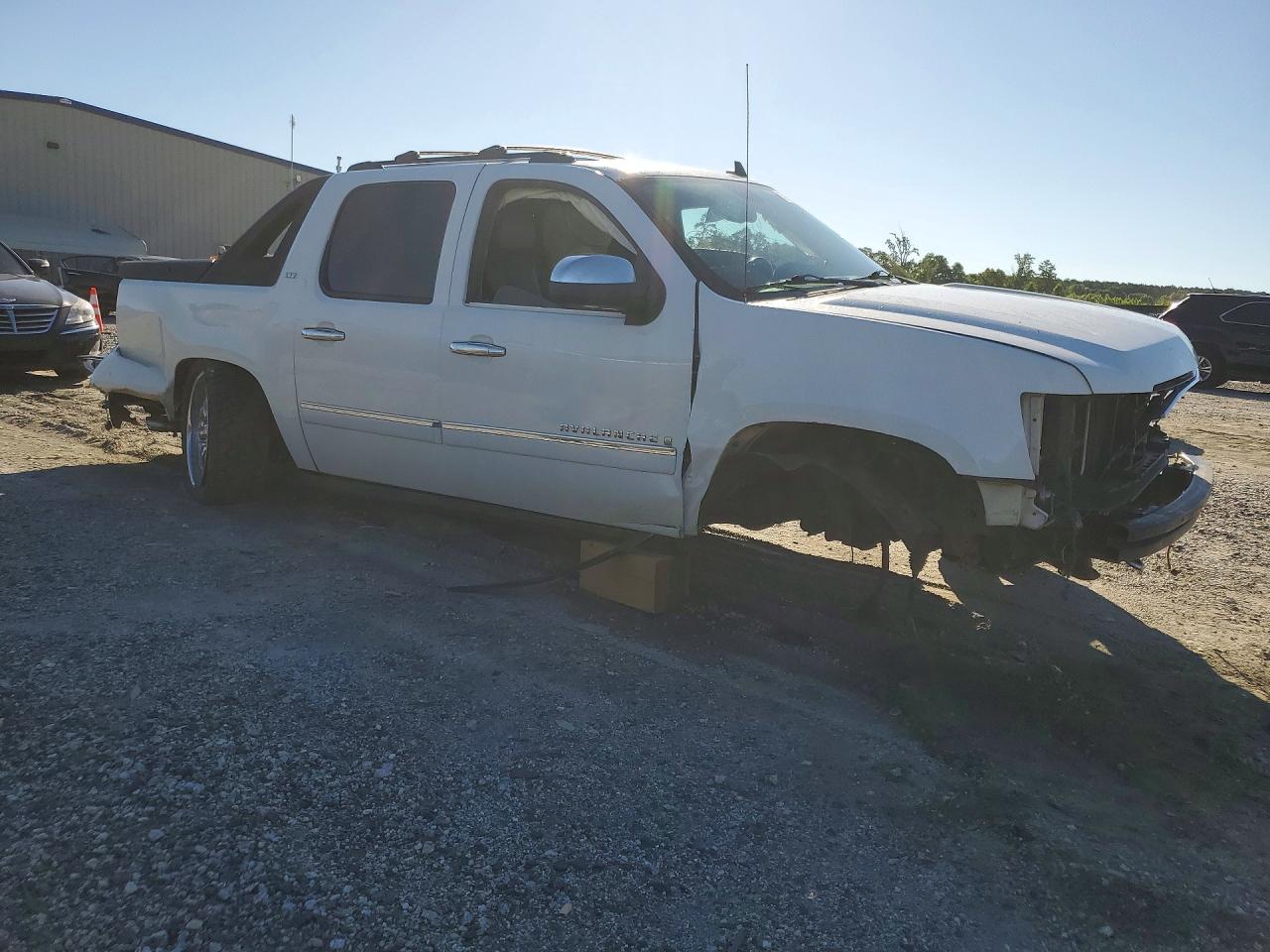 2009 Chevrolet Avalanche K1500 Ltz White vin: 3GNFK32069G149094
