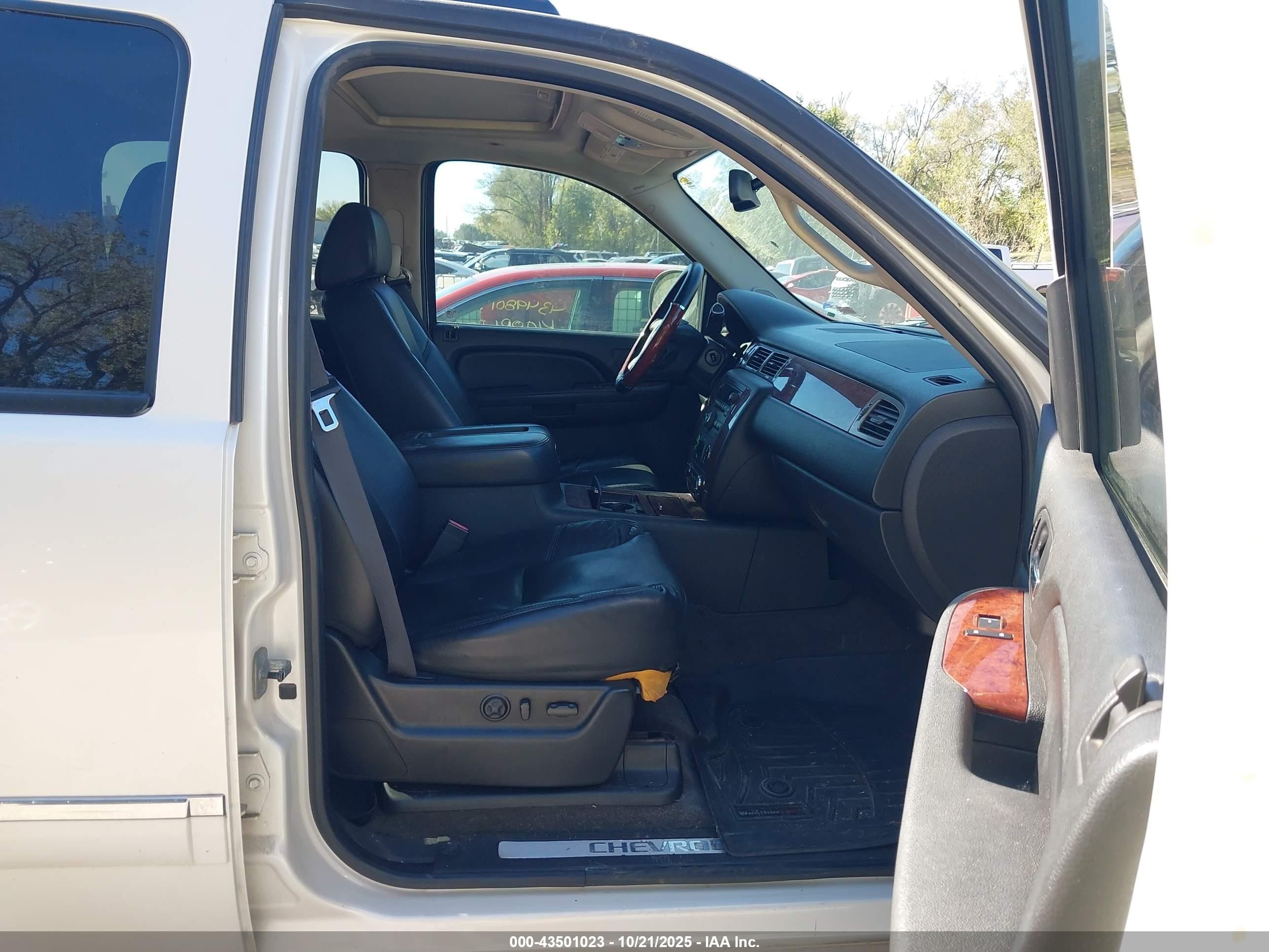 2009 Chevrolet Avalanche 1500 Ltz White vin: 3GNFK32YX9G213045