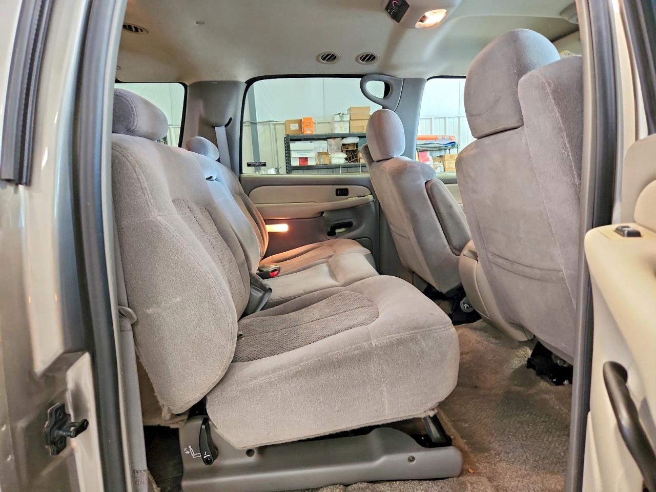 2002 Chevrolet Suburban C2500 Tan vin: 3GNGC26G52G253083