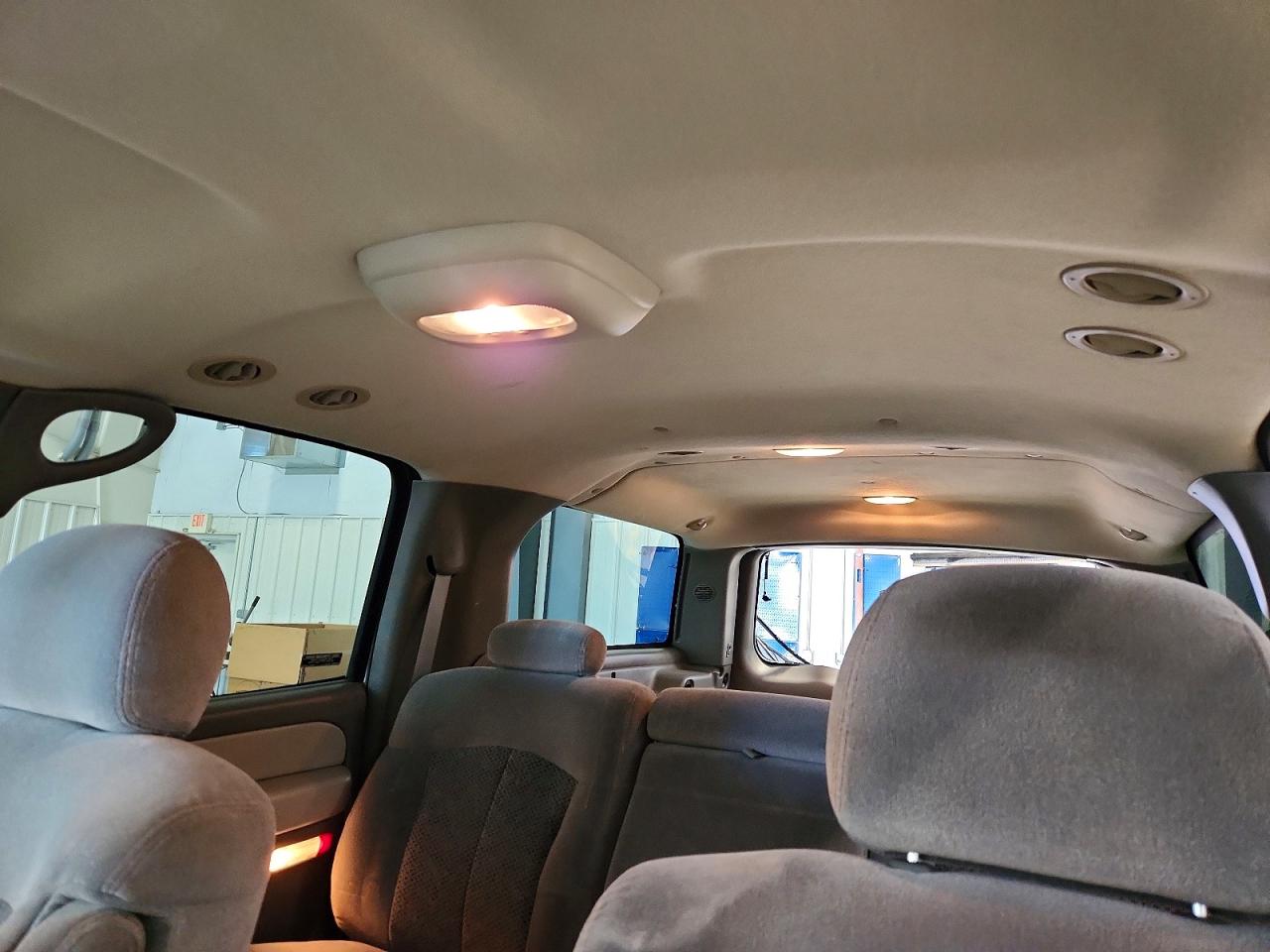 2002 Chevrolet Suburban C2500 Tan vin: 3GNGC26G52G253083
