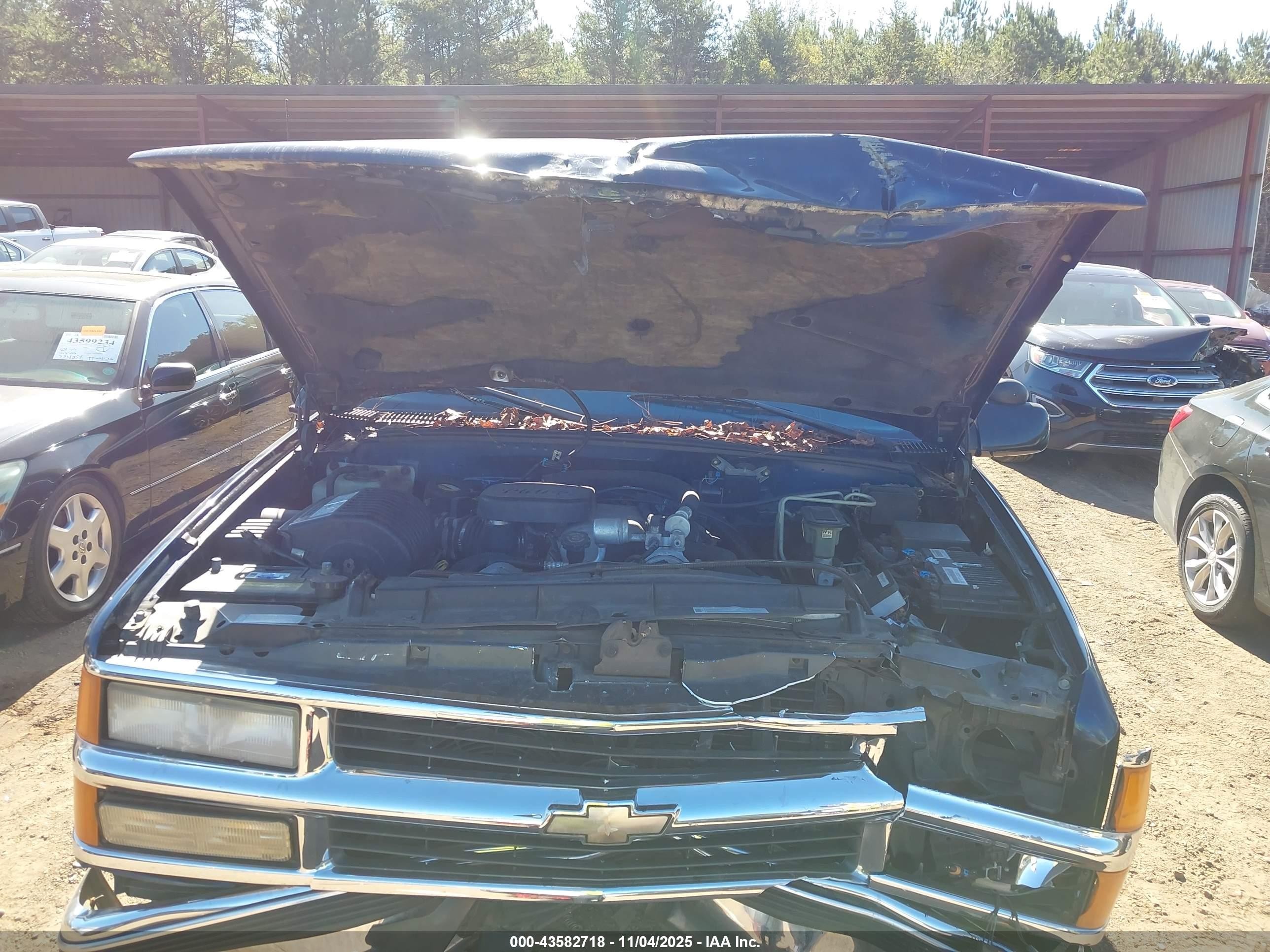 1998 Chevrolet Suburban 2500   Blue vin: 3GNGC26J8WG101087