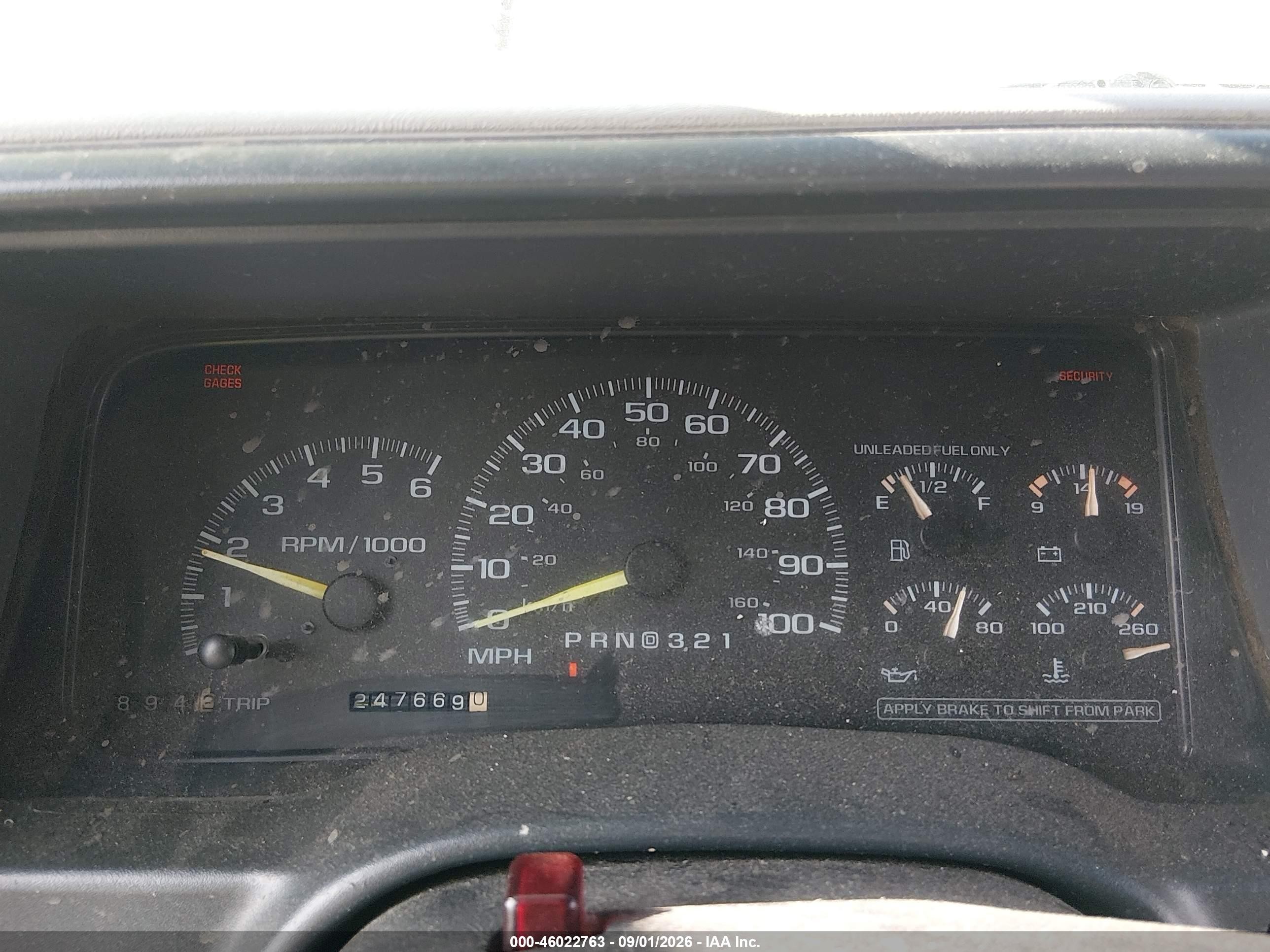 1999 Chevrolet Suburban 2500   White vin: 3GNGC26J8XG173991