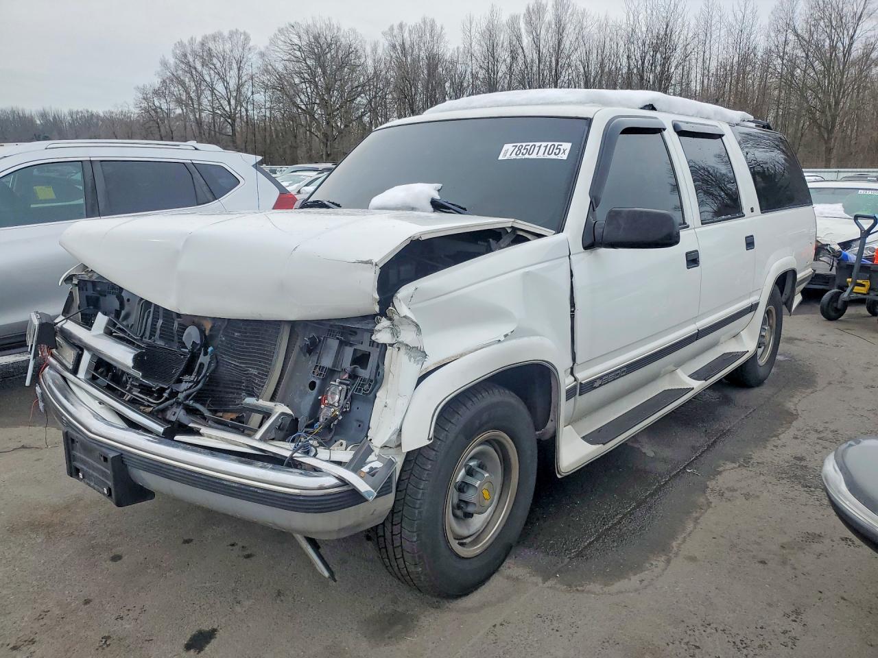 1998 Chevrolet Suburban C2500 Белый vin: 3GNGC26R4WG124565