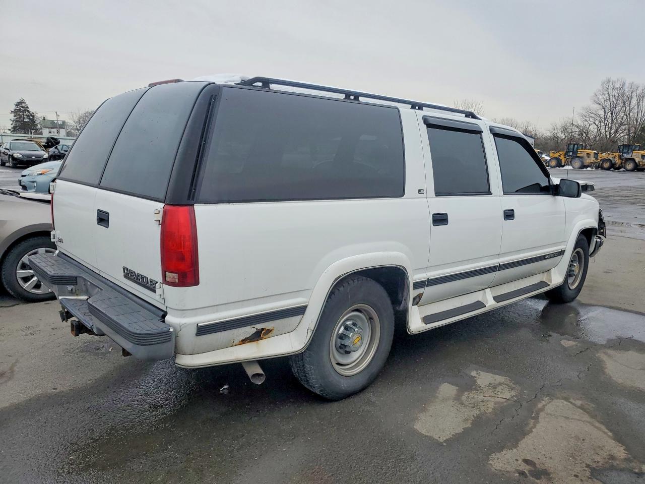 1998 Chevrolet Suburban C2500 White vin: 3GNGC26R4WG124565