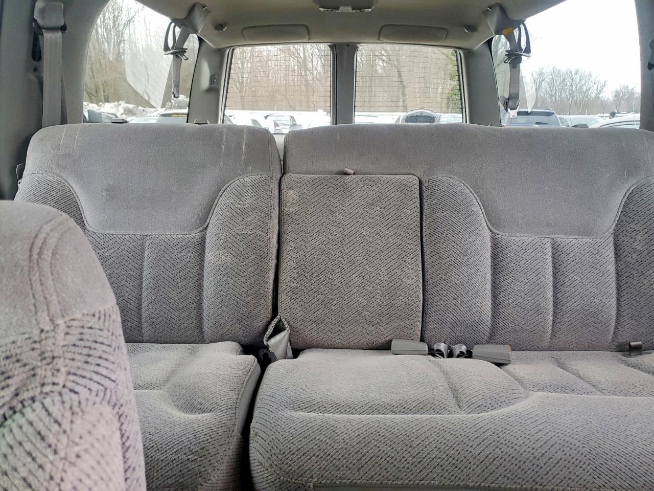 1998 Chevrolet Suburban C2500 White vin: 3GNGC26R4WG124565