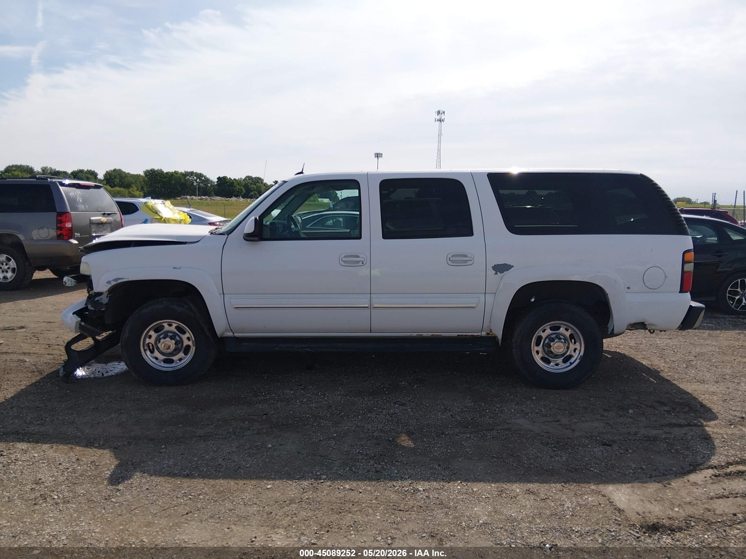 2004 Chevrolet Suburban 2500 Lt White vin: 3GNGC26U74G235032