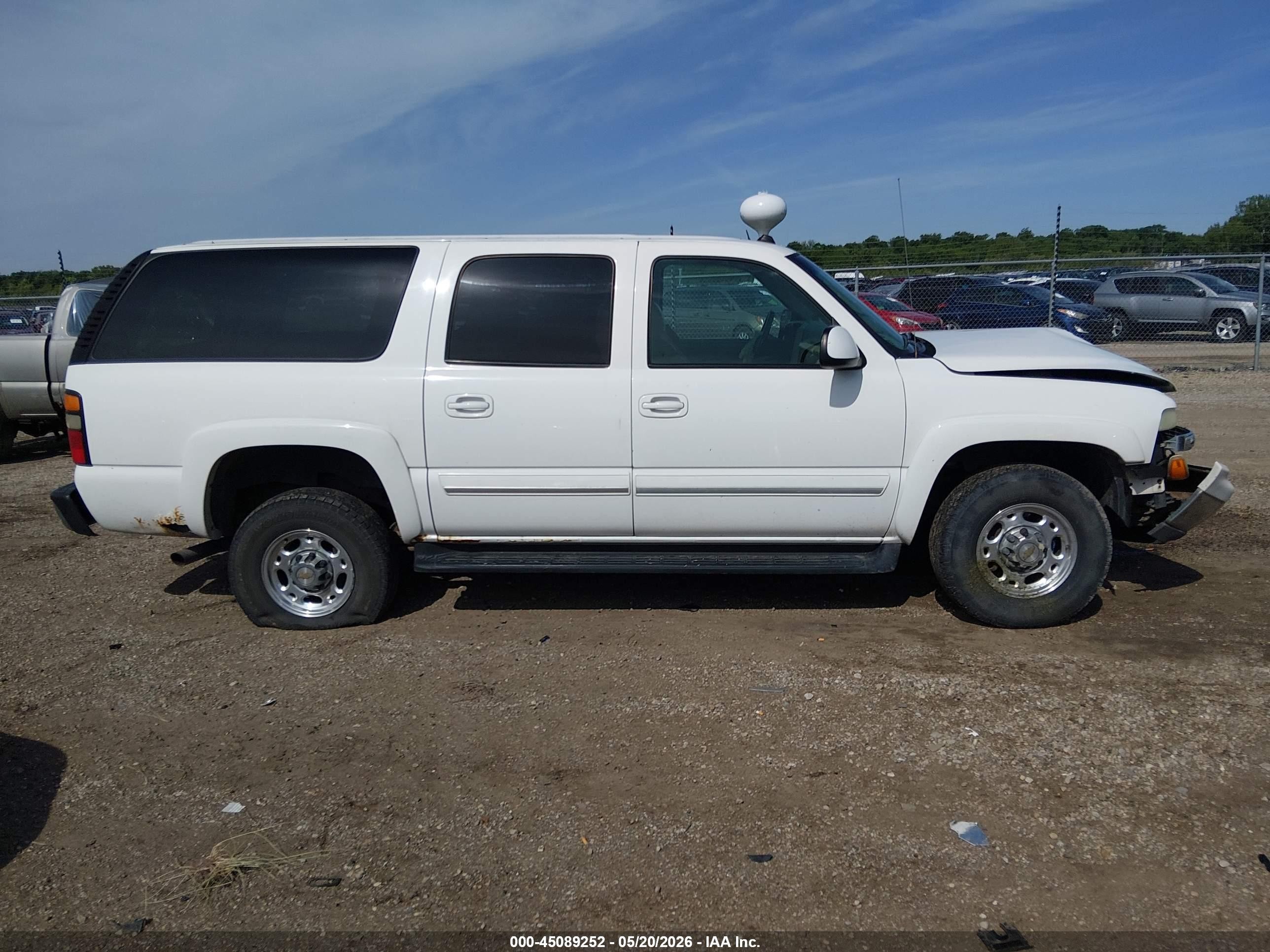 2004 Chevrolet Suburban 2500 Lt White vin: 3GNGC26U74G235032