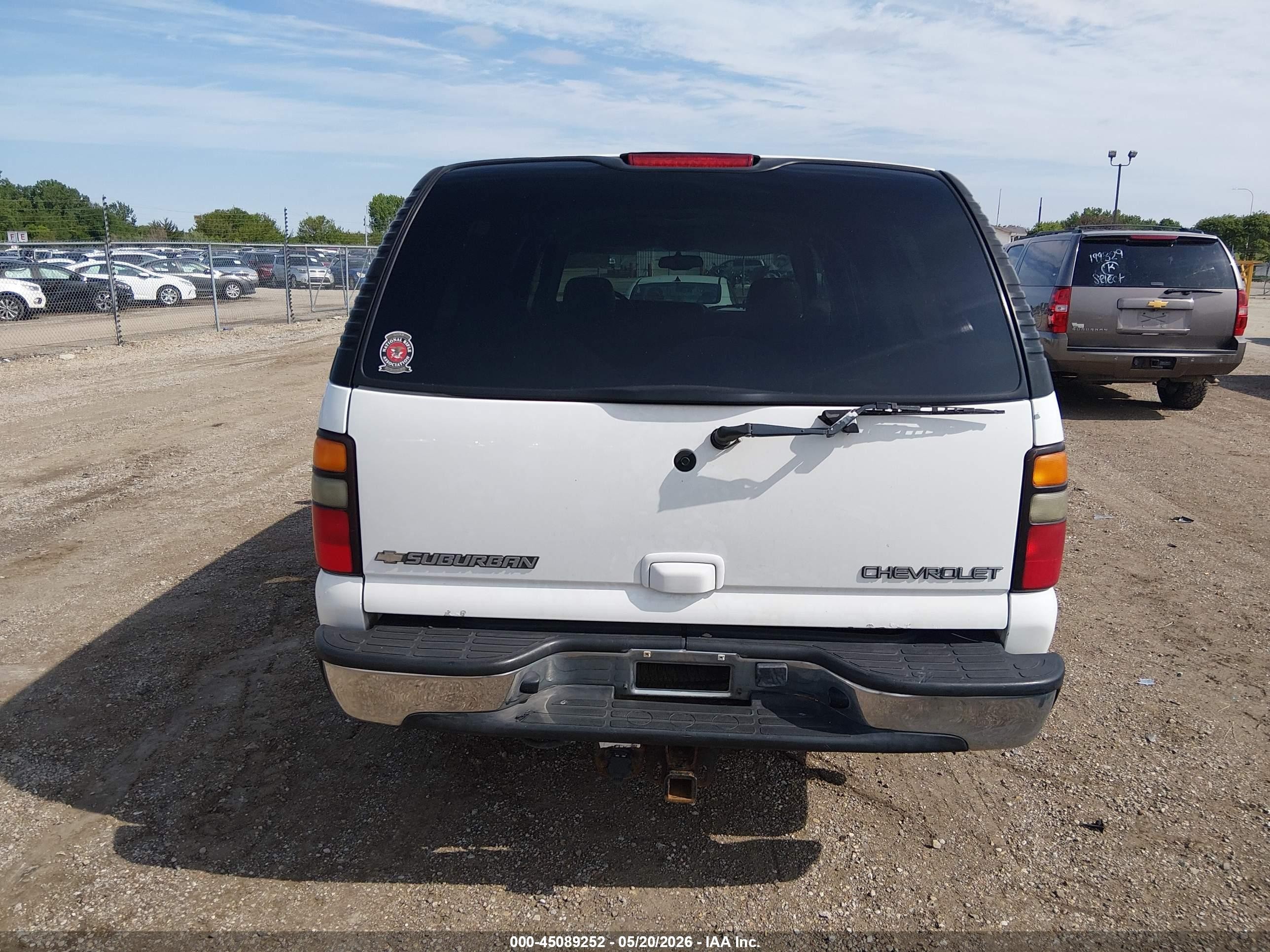 2004 Chevrolet Suburban 2500 Lt White vin: 3GNGC26U74G235032