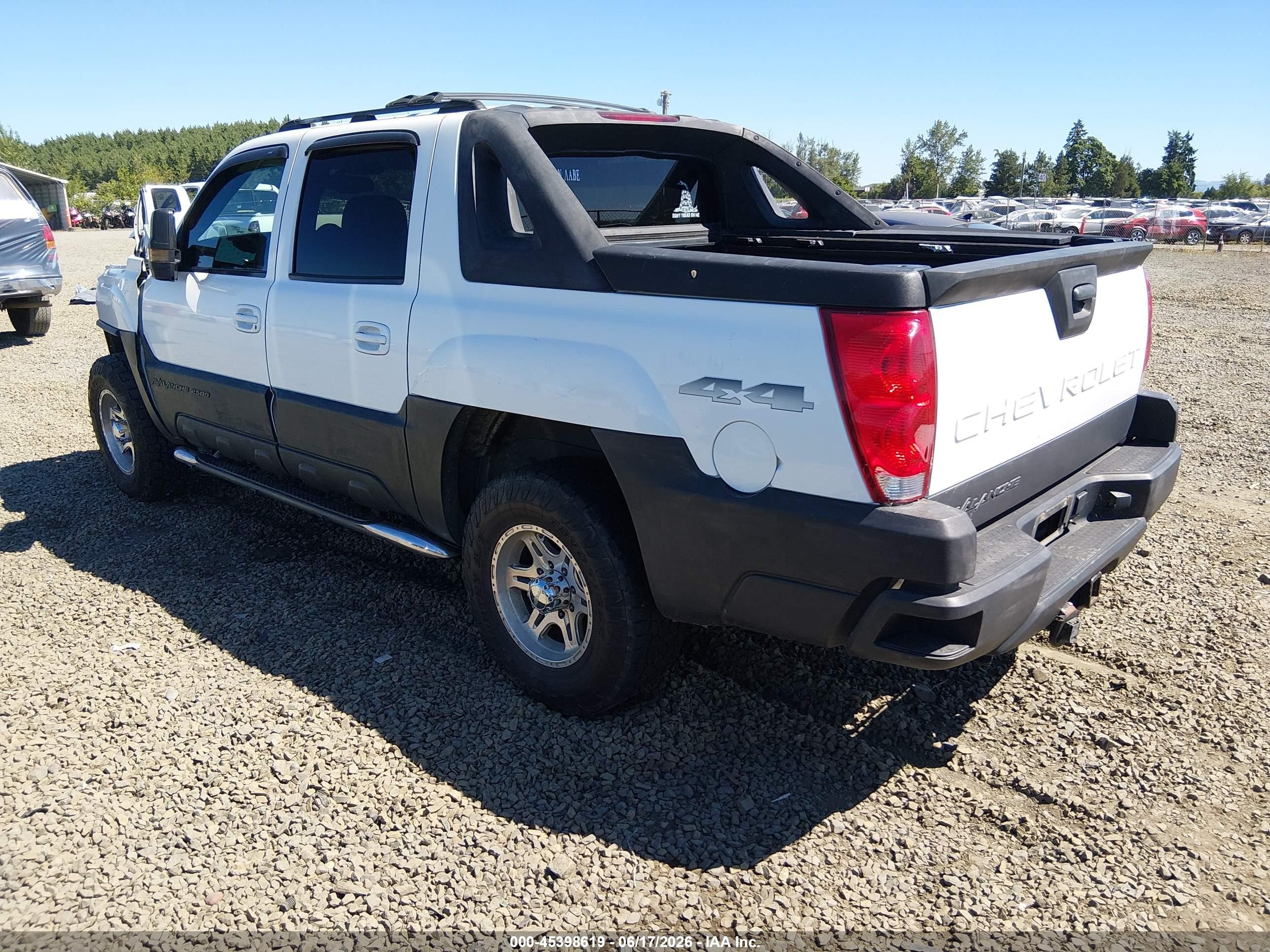 2004 Chevrolet Avalanche 2500   White vin: 3GNGK22G44G137868