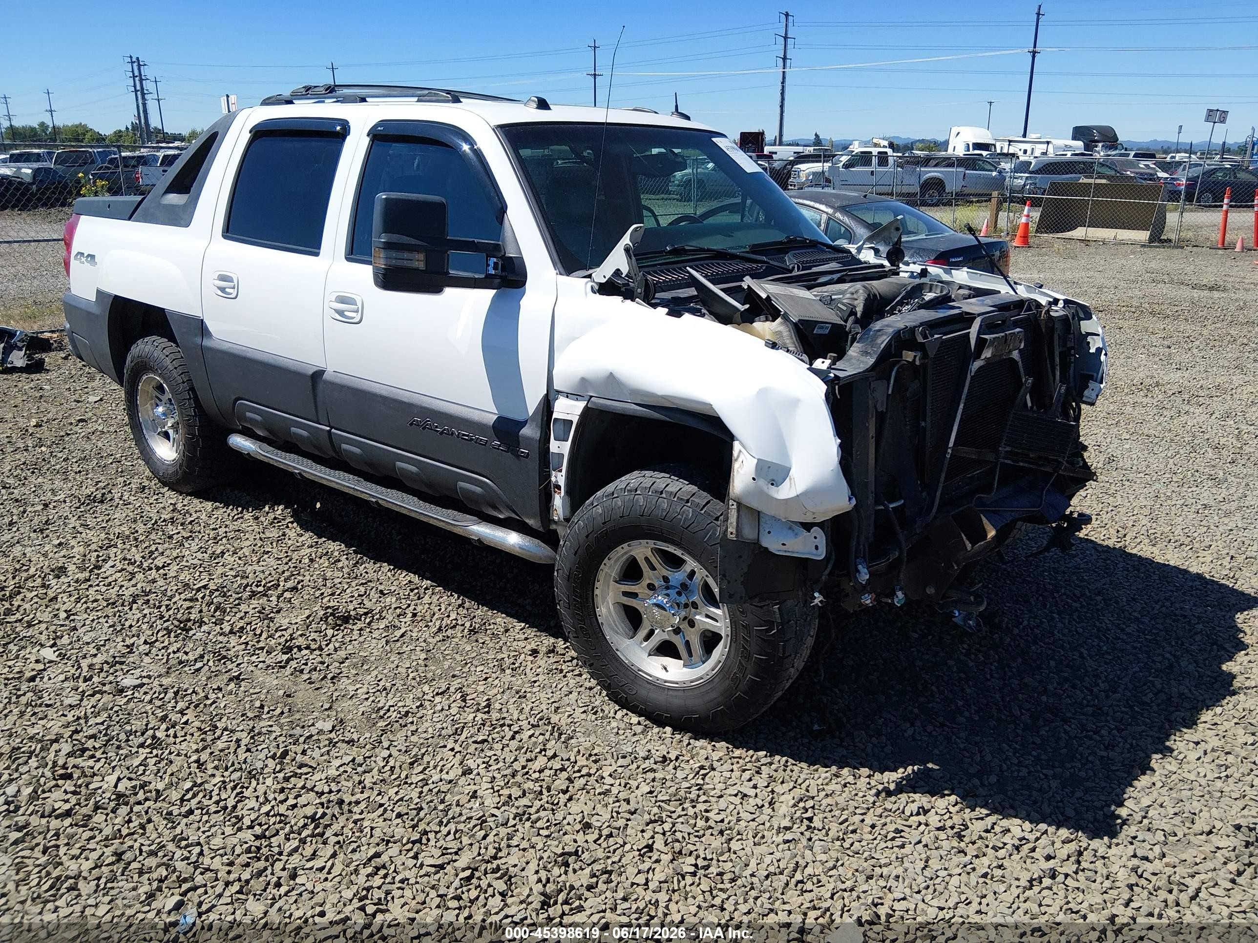 2004 Chevrolet Avalanche 2500   White vin: 3GNGK22G44G137868