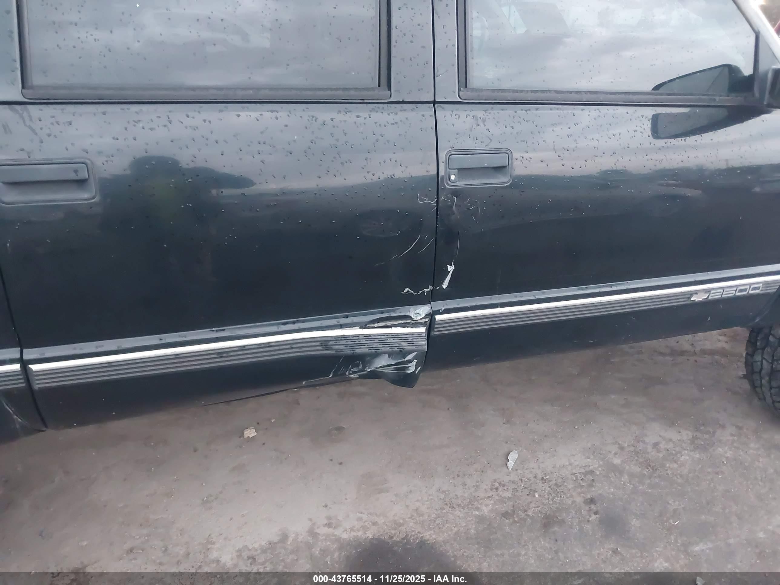 1997 Chevrolet Suburban 2500   Black vin: 3GNGK26F3VG142790