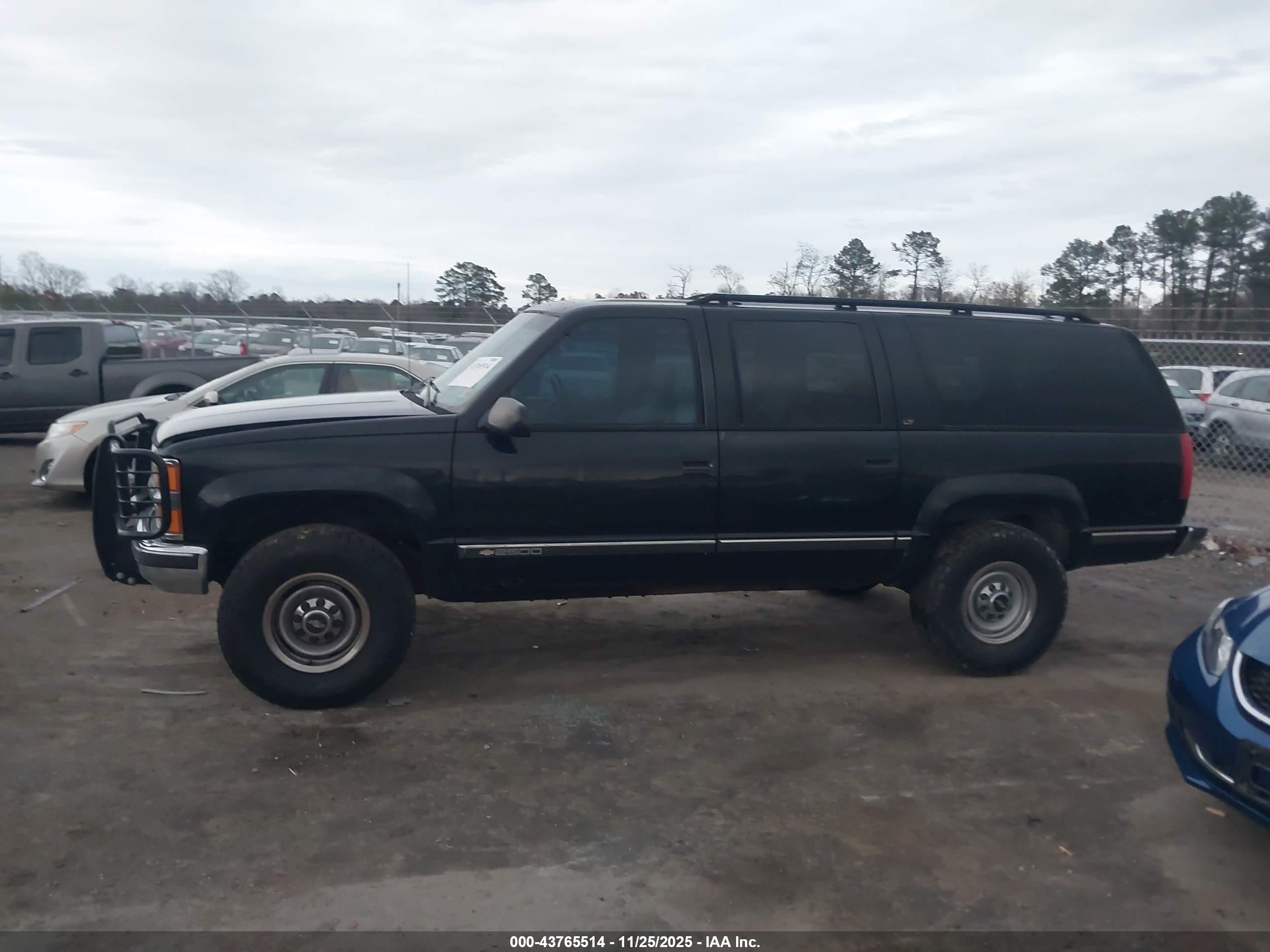1997 Chevrolet Suburban 2500   Black vin: 3GNGK26F3VG142790