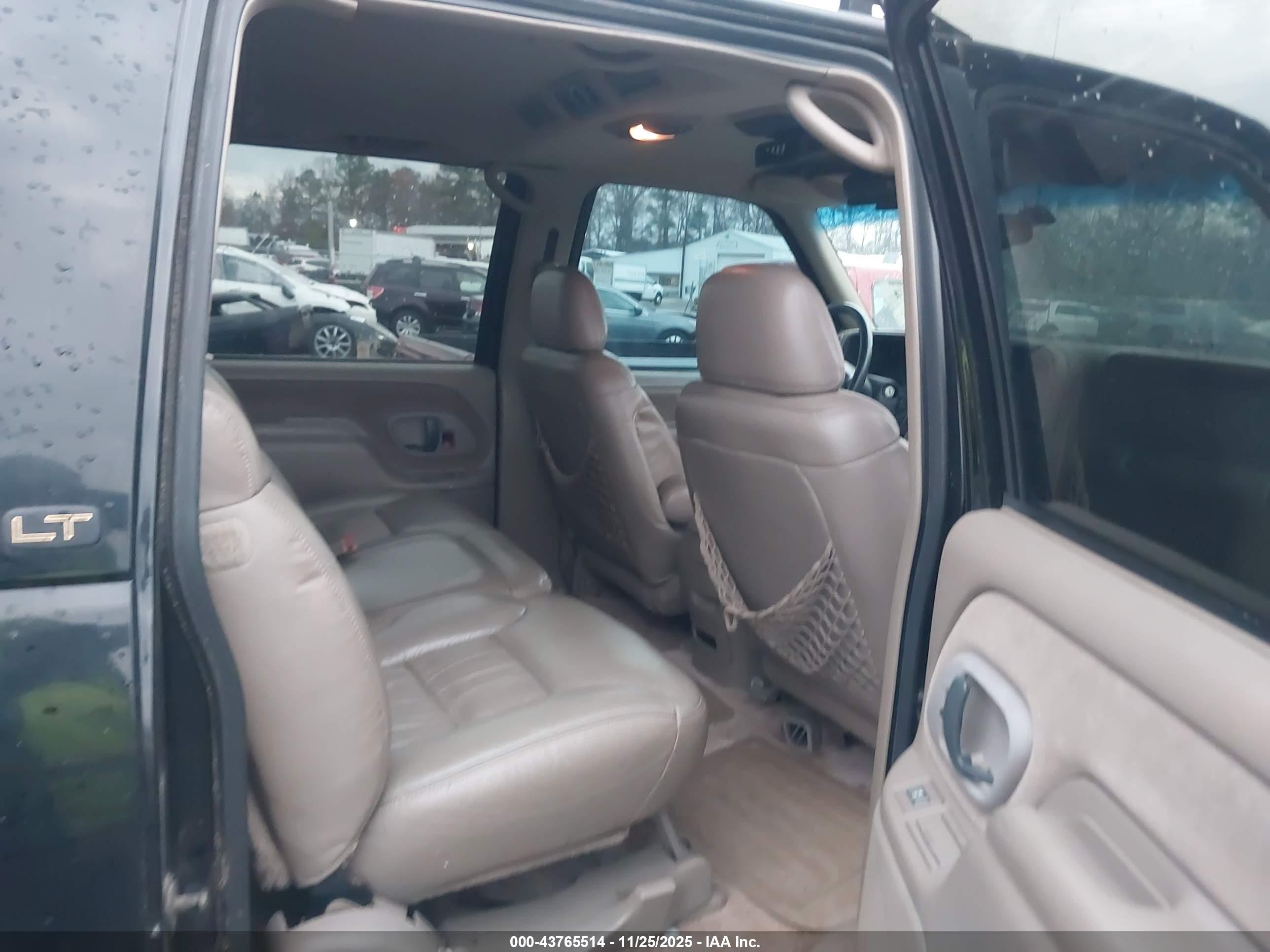 1997 Chevrolet Suburban 2500   Black vin: 3GNGK26F3VG142790