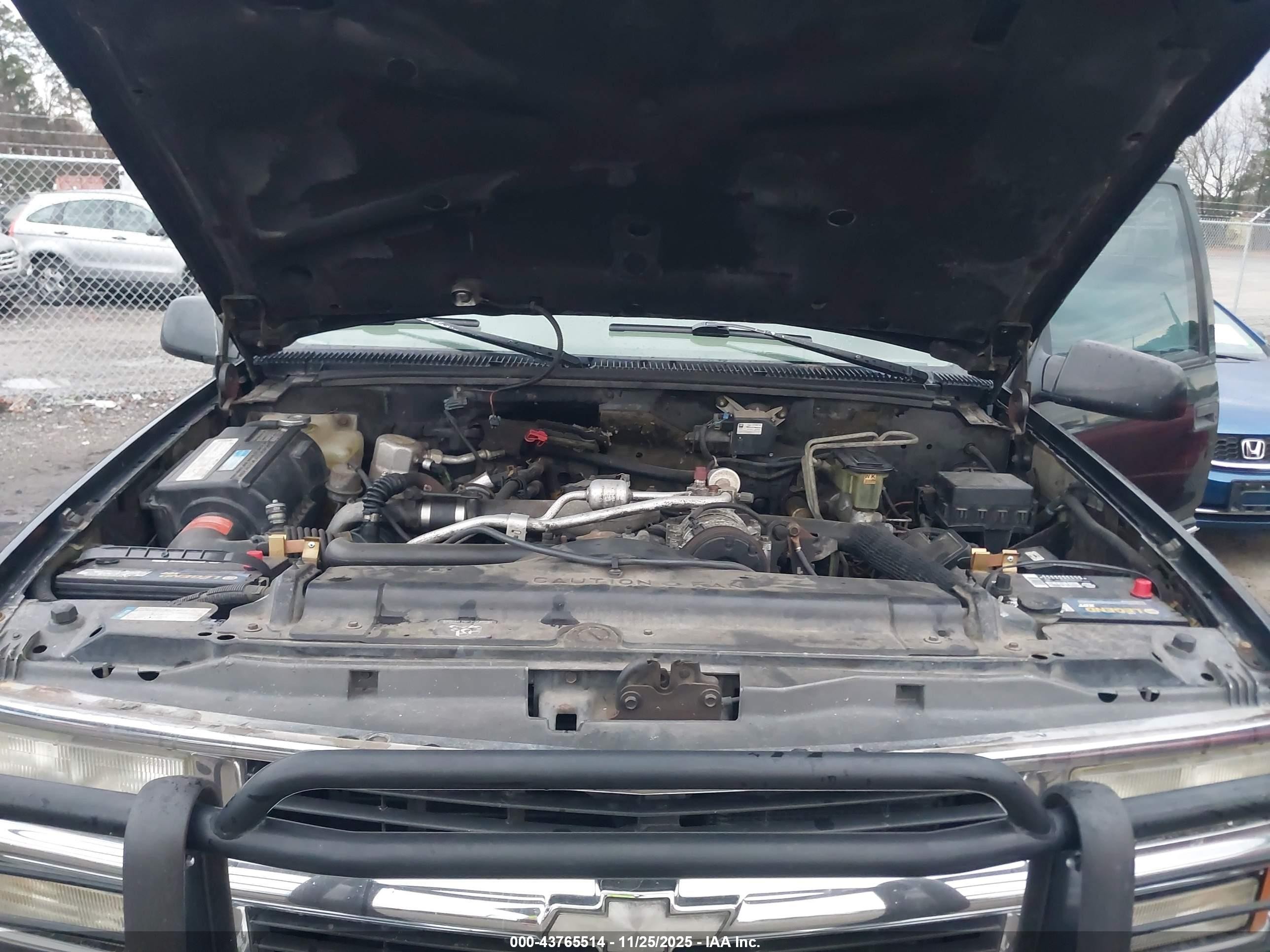 1997 Chevrolet Suburban 2500   Black vin: 3GNGK26F3VG142790
