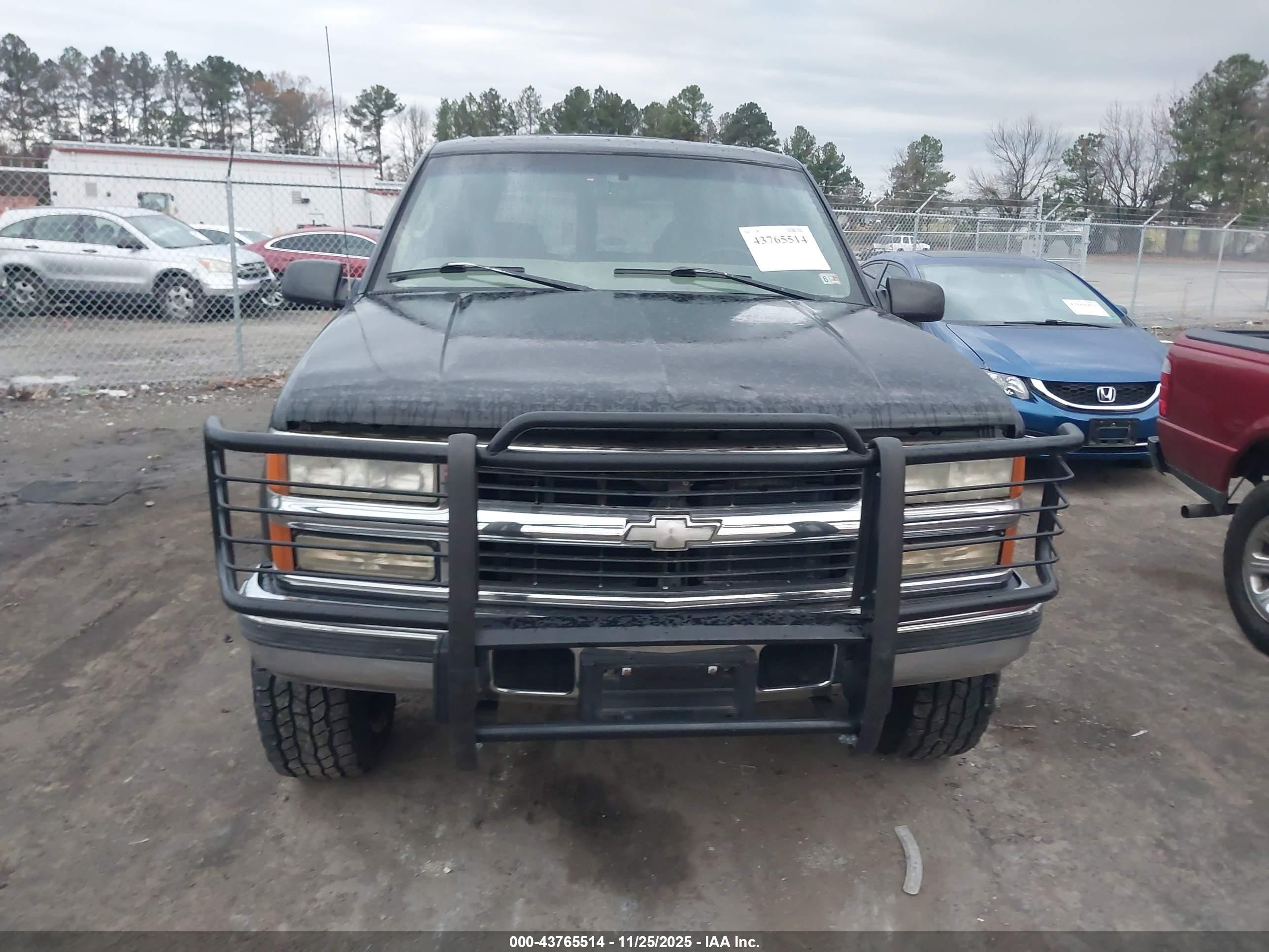 1997 Chevrolet Suburban 2500   Black vin: 3GNGK26F3VG142790