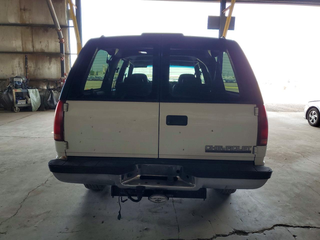 1999 Chevrolet Suburban K2500 White vin: 3GNGK26F7XG106751
