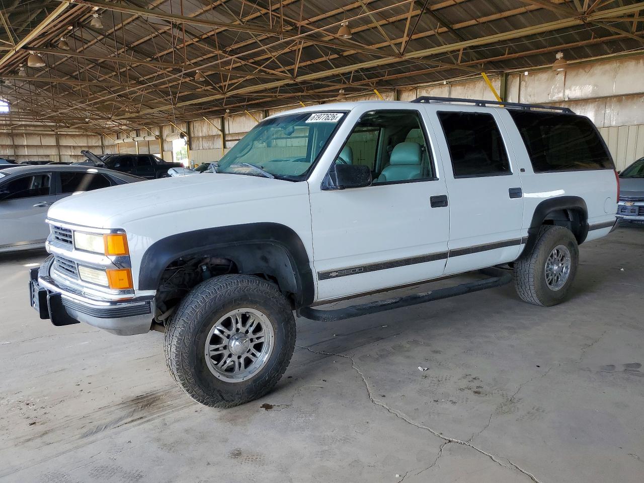 1999 Chevrolet Suburban K2500 White vin: 3GNGK26F7XG106751