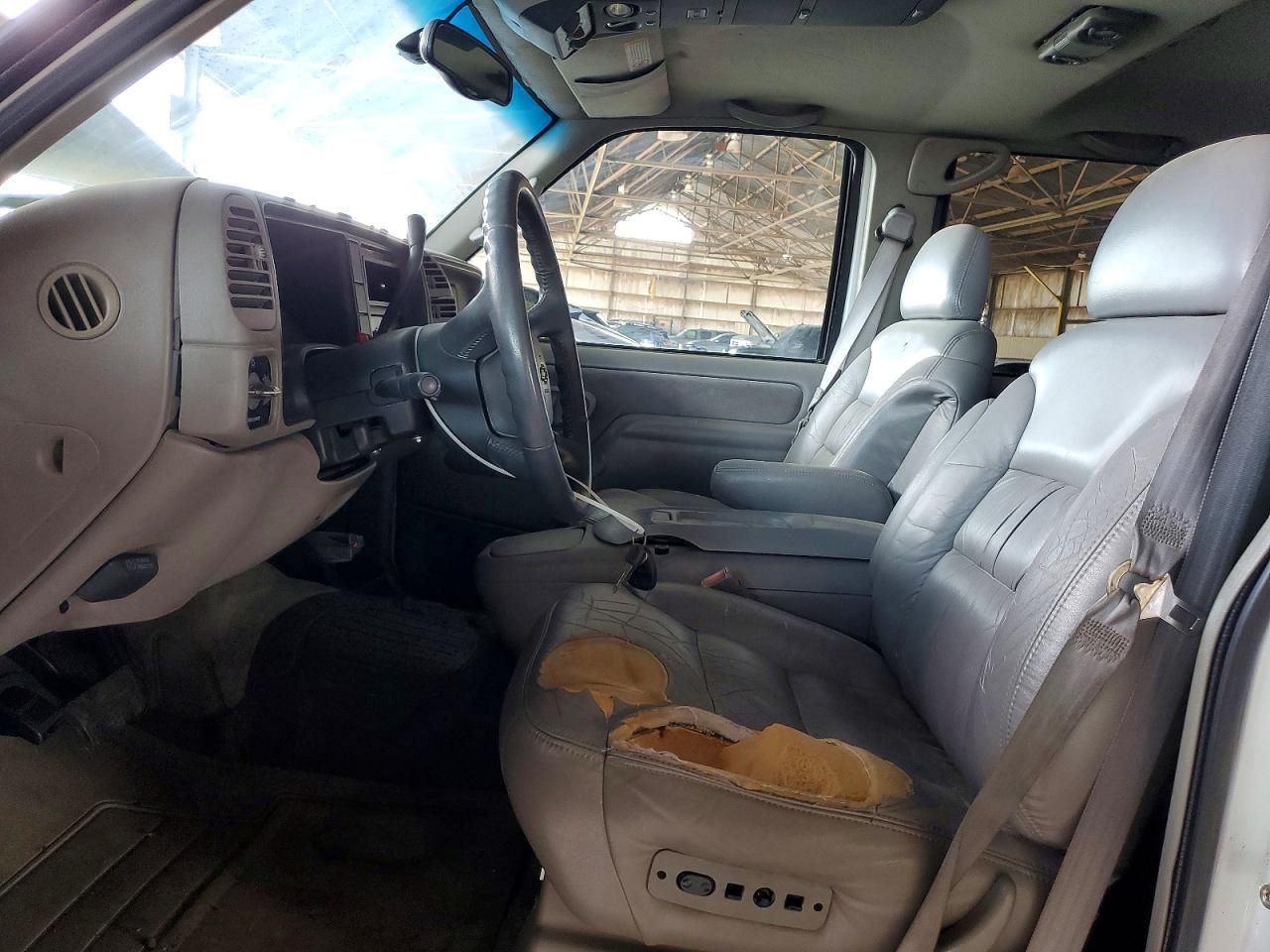1999 Chevrolet Suburban K2500 White vin: 3GNGK26F7XG106751
