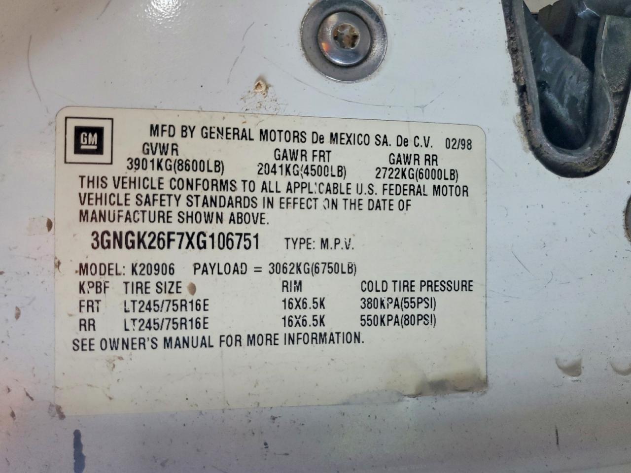 1999 Chevrolet Suburban K2500 White vin: 3GNGK26F7XG106751