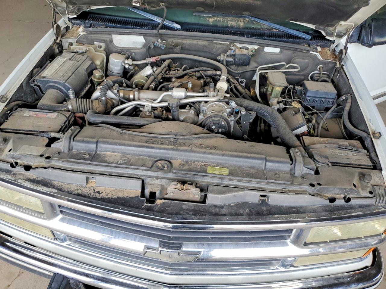 1999 Chevrolet Suburban K2500 White vin: 3GNGK26F7XG106751