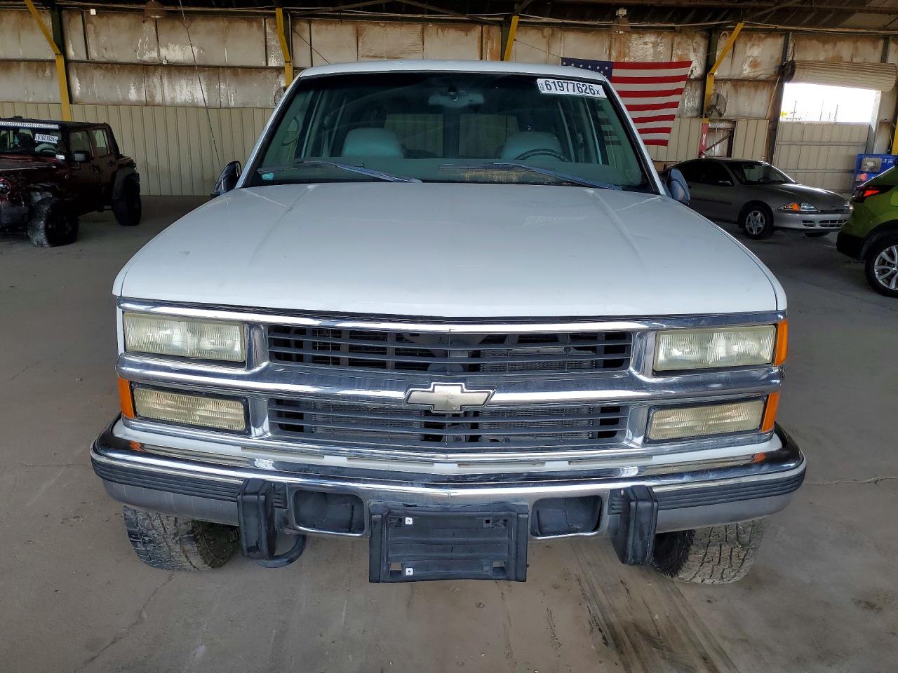 1999 Chevrolet Suburban K2500 White vin: 3GNGK26F7XG106751