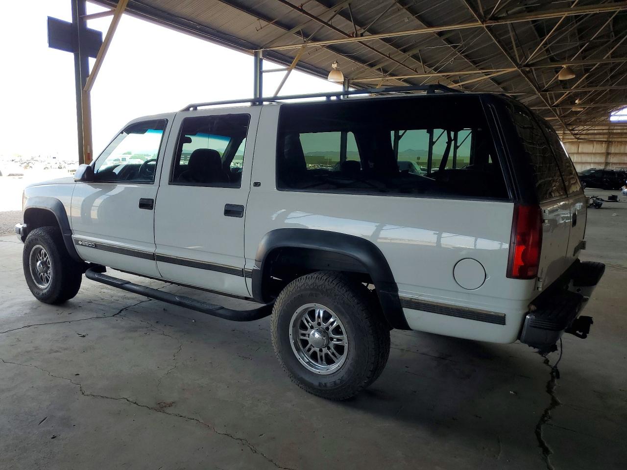 1999 Chevrolet Suburban K2500 White vin: 3GNGK26F7XG106751