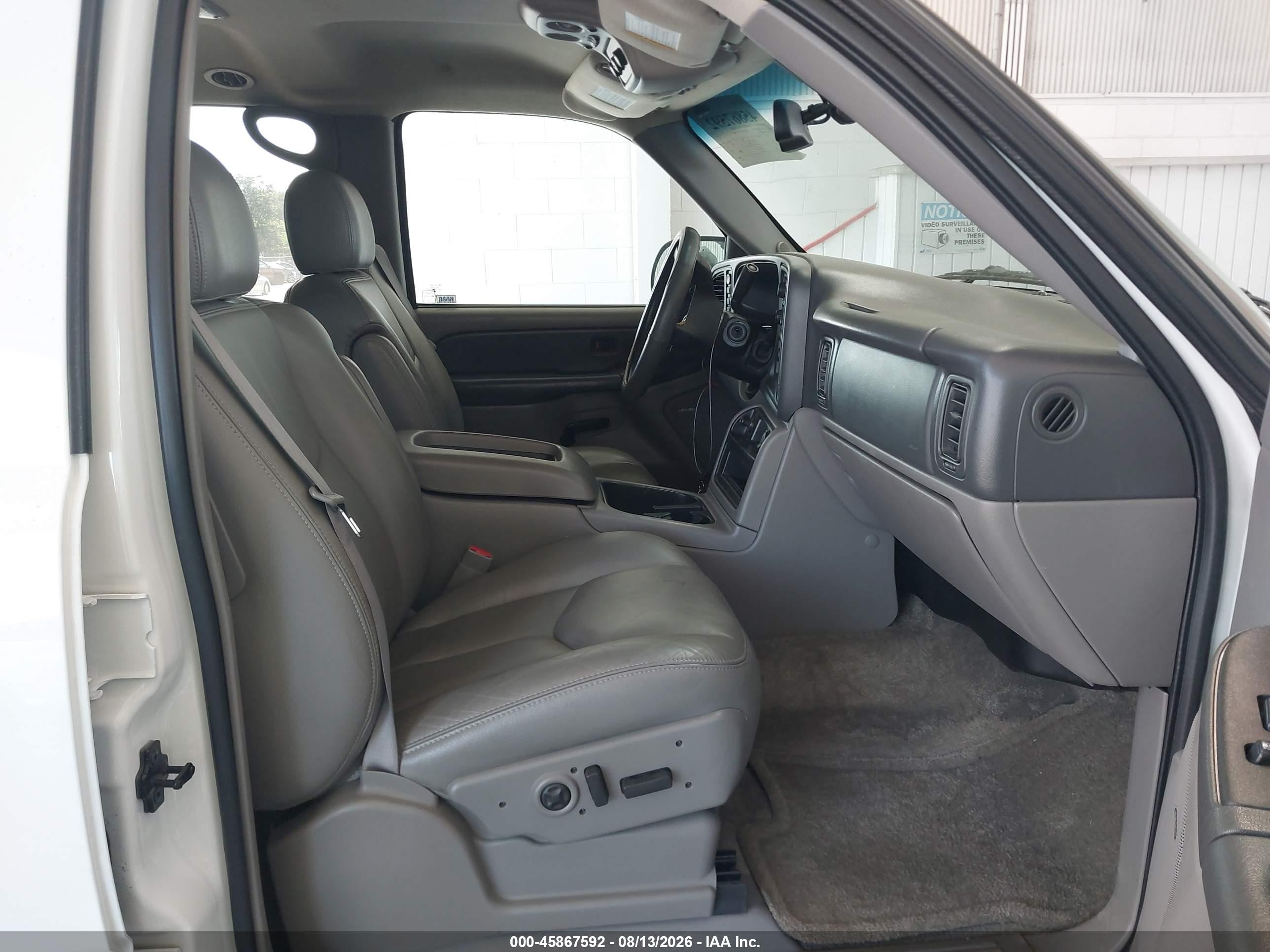 2003 Chevrolet Suburban 2500 Lt White vin: 3GNGK26G13G222367