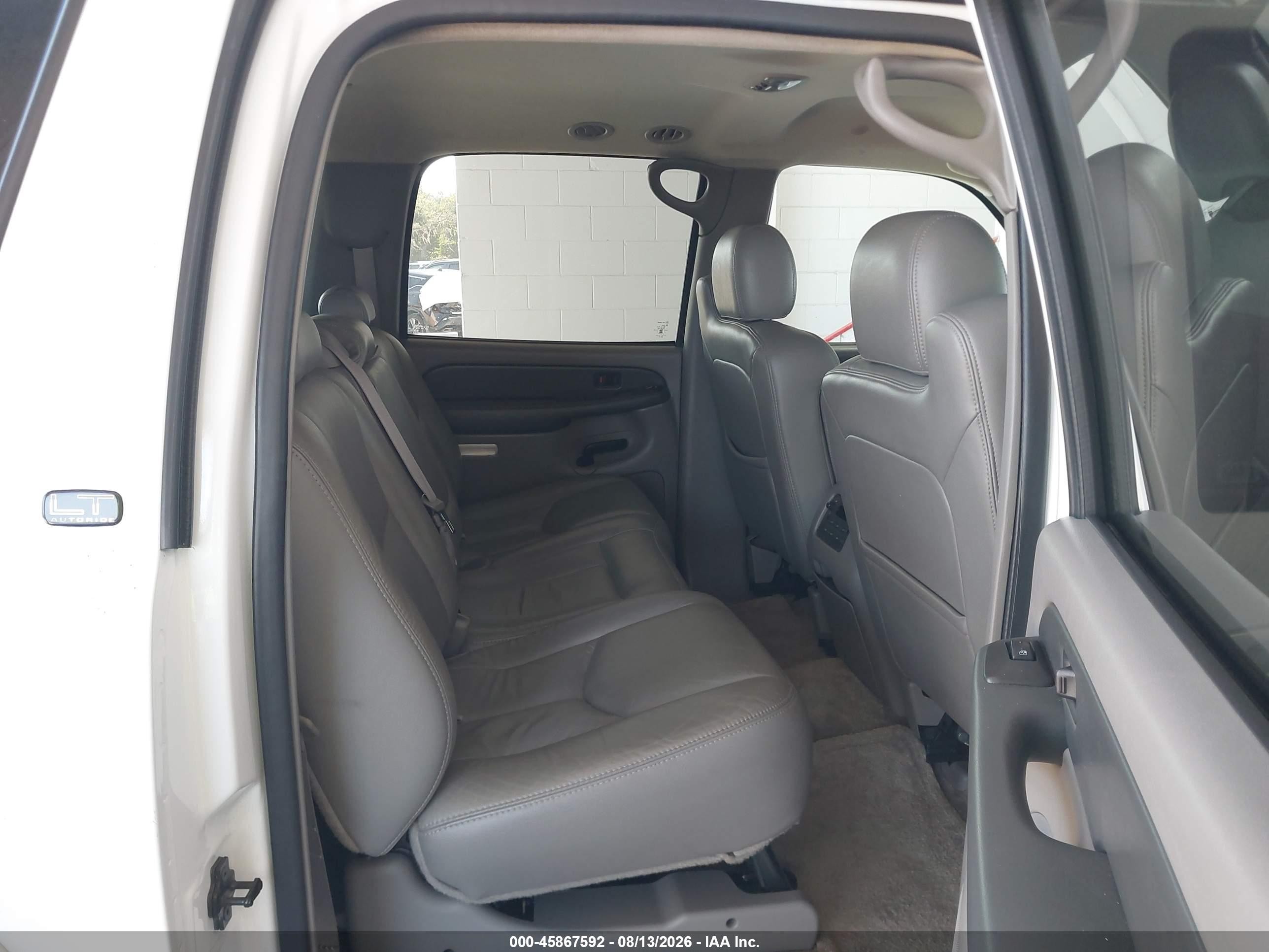 2003 Chevrolet Suburban 2500 Lt White vin: 3GNGK26G13G222367