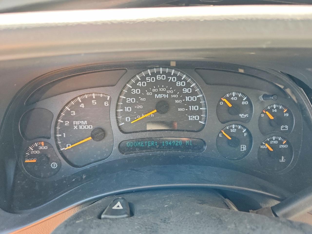 2005 Chevrolet Suburban K2500 Серебряный vin: 3GNGK26G65G153274
