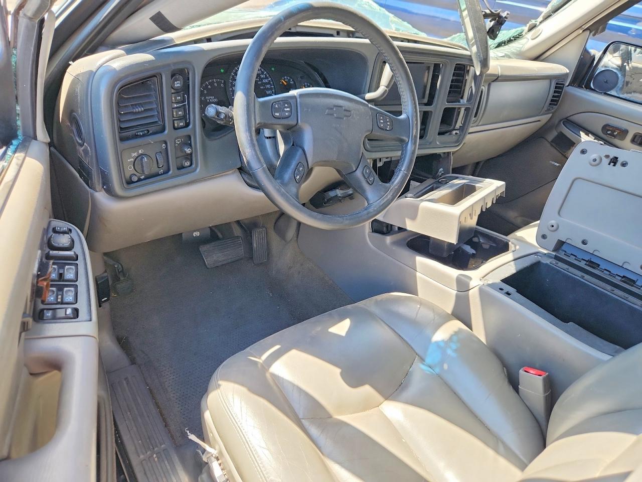 2005 Chevrolet Suburban K2500 Серебряный vin: 3GNGK26G65G153274
