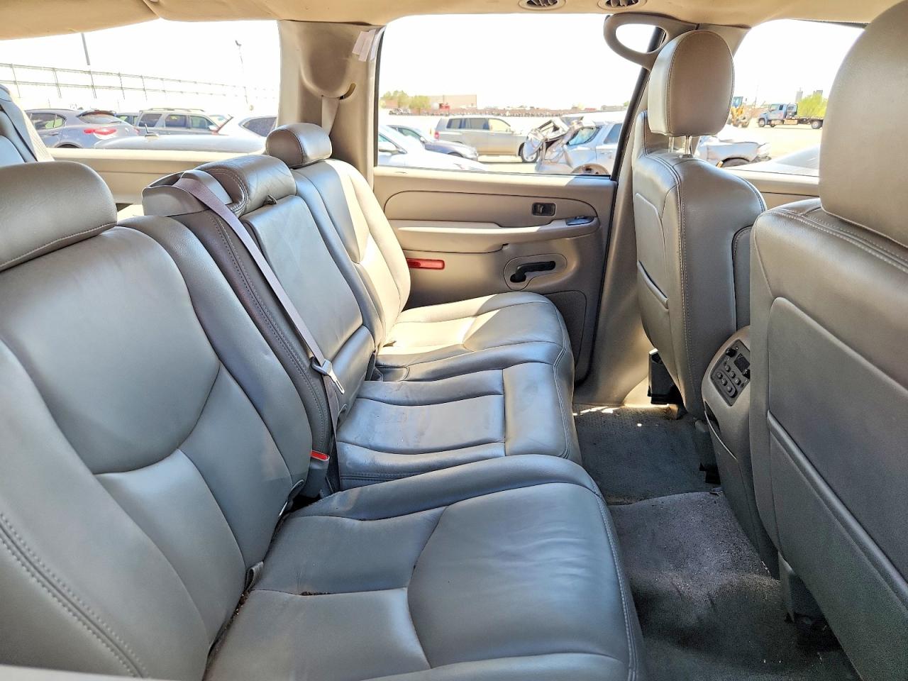 2005 Chevrolet Suburban K2500 Серебряный vin: 3GNGK26G65G153274