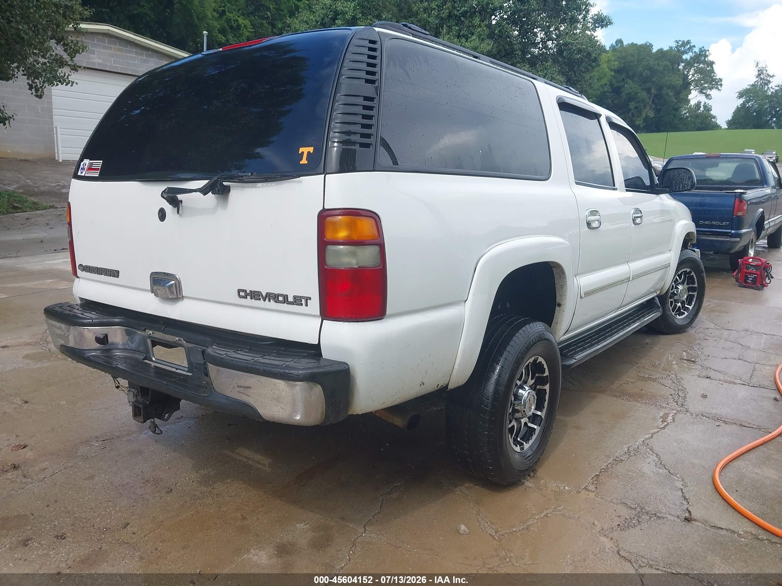 2002 Chevrolet Suburban 2500 Lt White vin: 3GNGK26GX2G183843