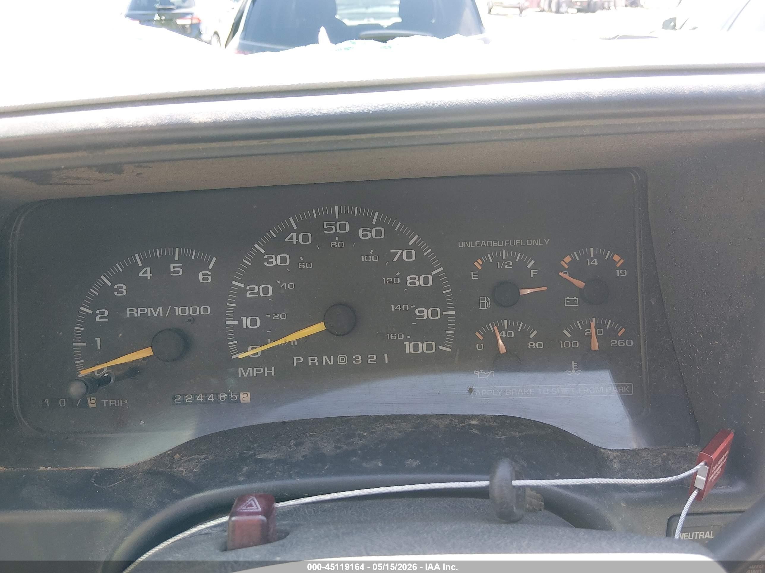 1999 Chevrolet Suburban 2500   Желто-коричневый vin: 3GNGK26J0XG117529