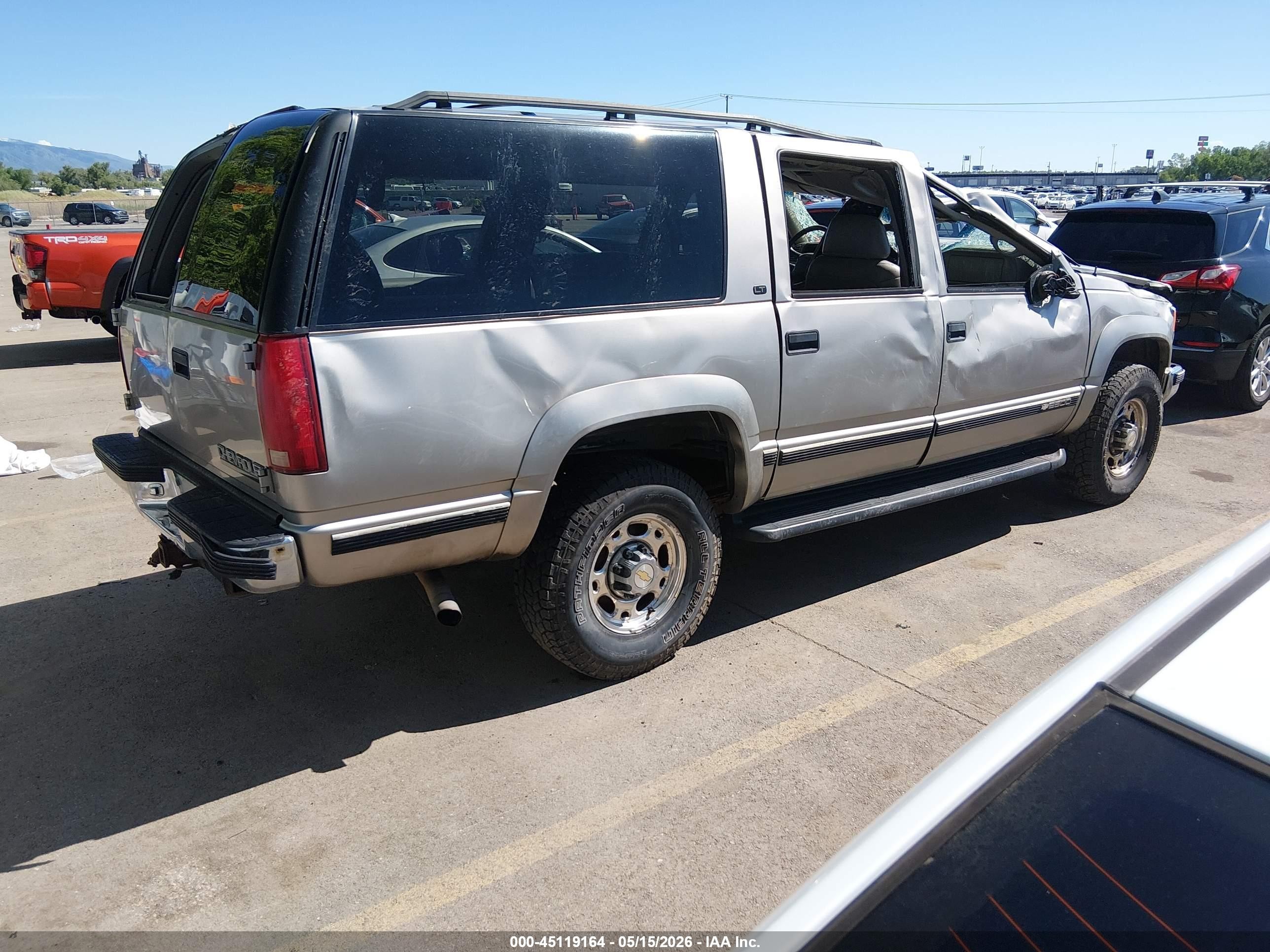 1999 Chevrolet Suburban 2500   Желто-коричневый vin: 3GNGK26J0XG117529