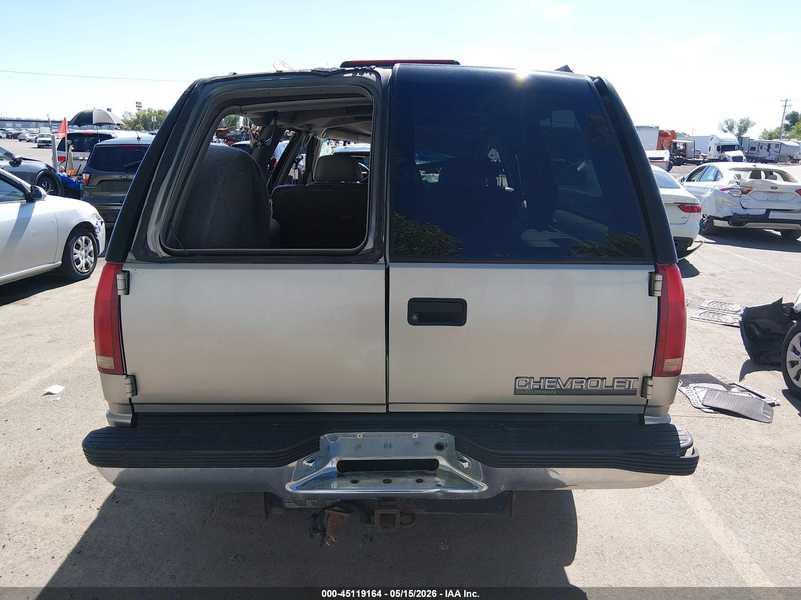 1999 Chevrolet Suburban 2500   Желто-коричневый vin: 3GNGK26J0XG117529