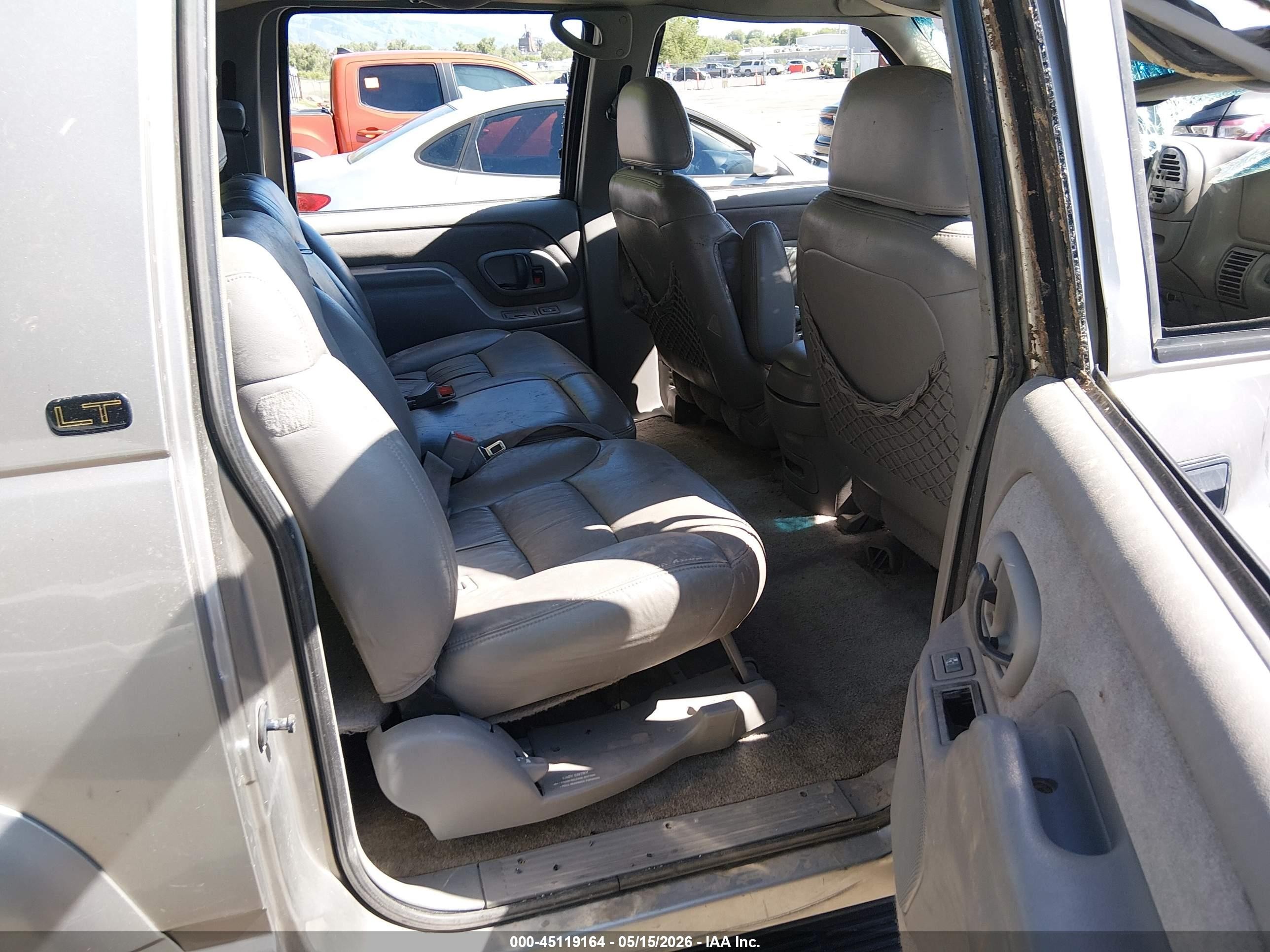 1999 Chevrolet Suburban 2500   Желто-коричневый vin: 3GNGK26J0XG117529