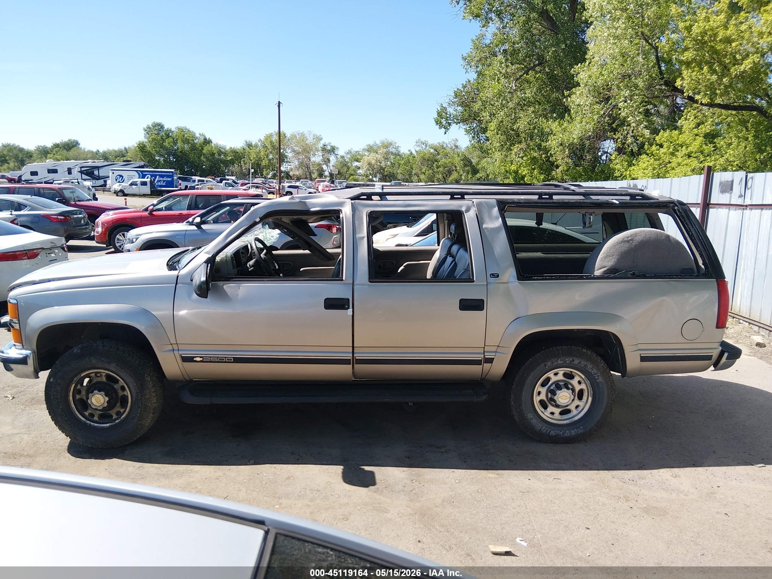 1999 Chevrolet Suburban 2500   Желто-коричневый vin: 3GNGK26J0XG117529
