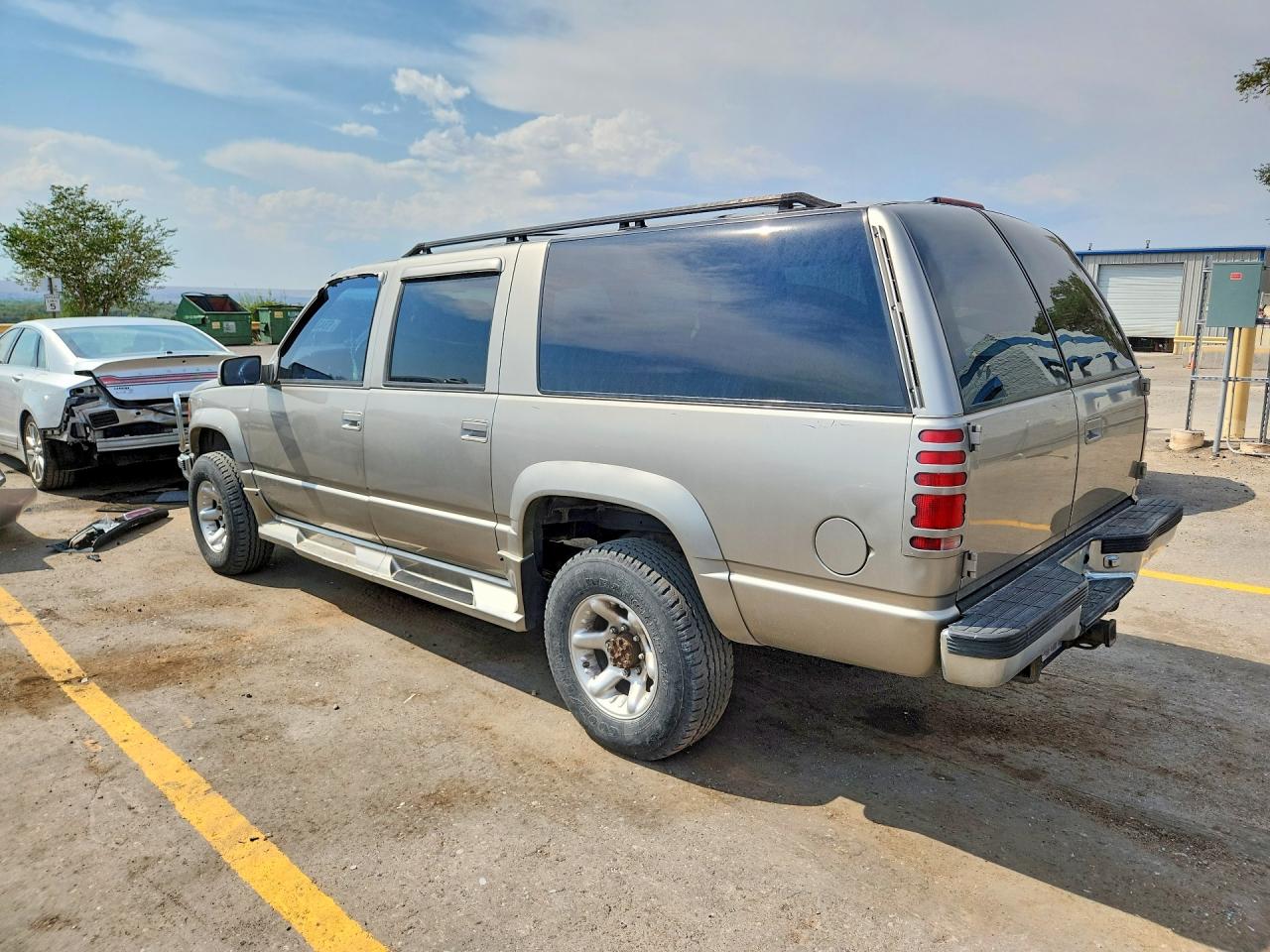 1999 Chevrolet Suburban K2500 Gold vin: 3GNGK26J2XG122988